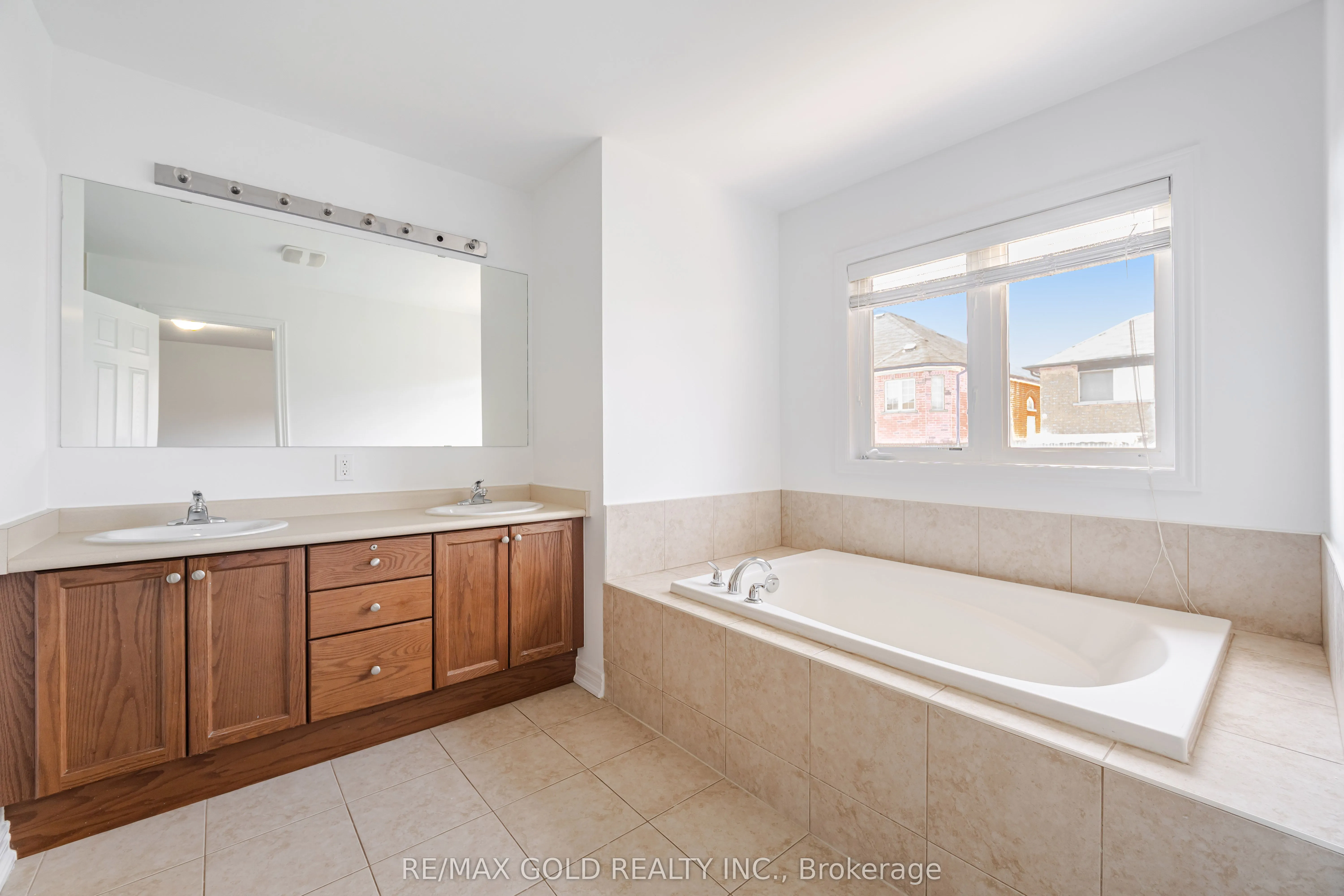 5288 Longford Crescent