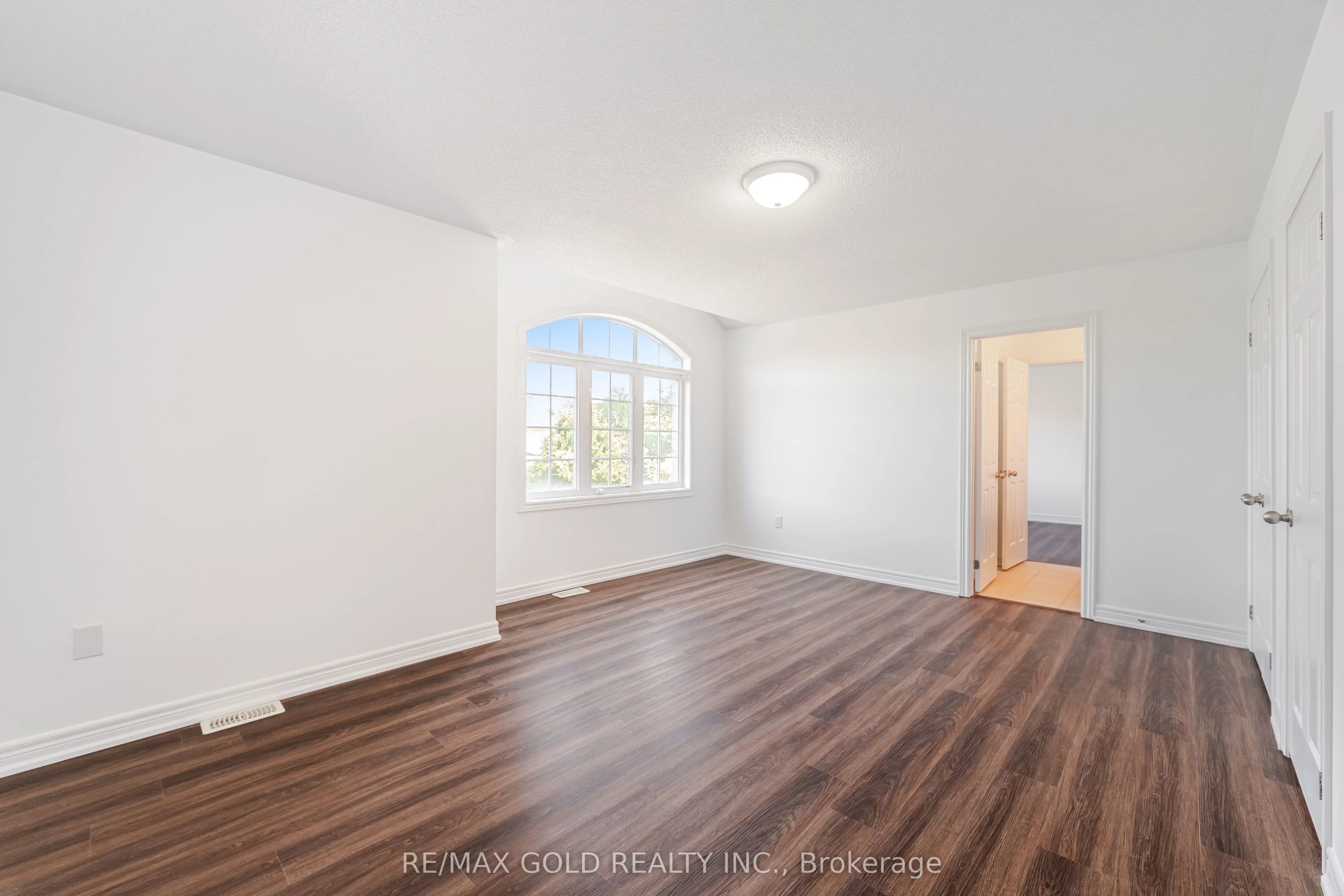 5288 Longford Crescent