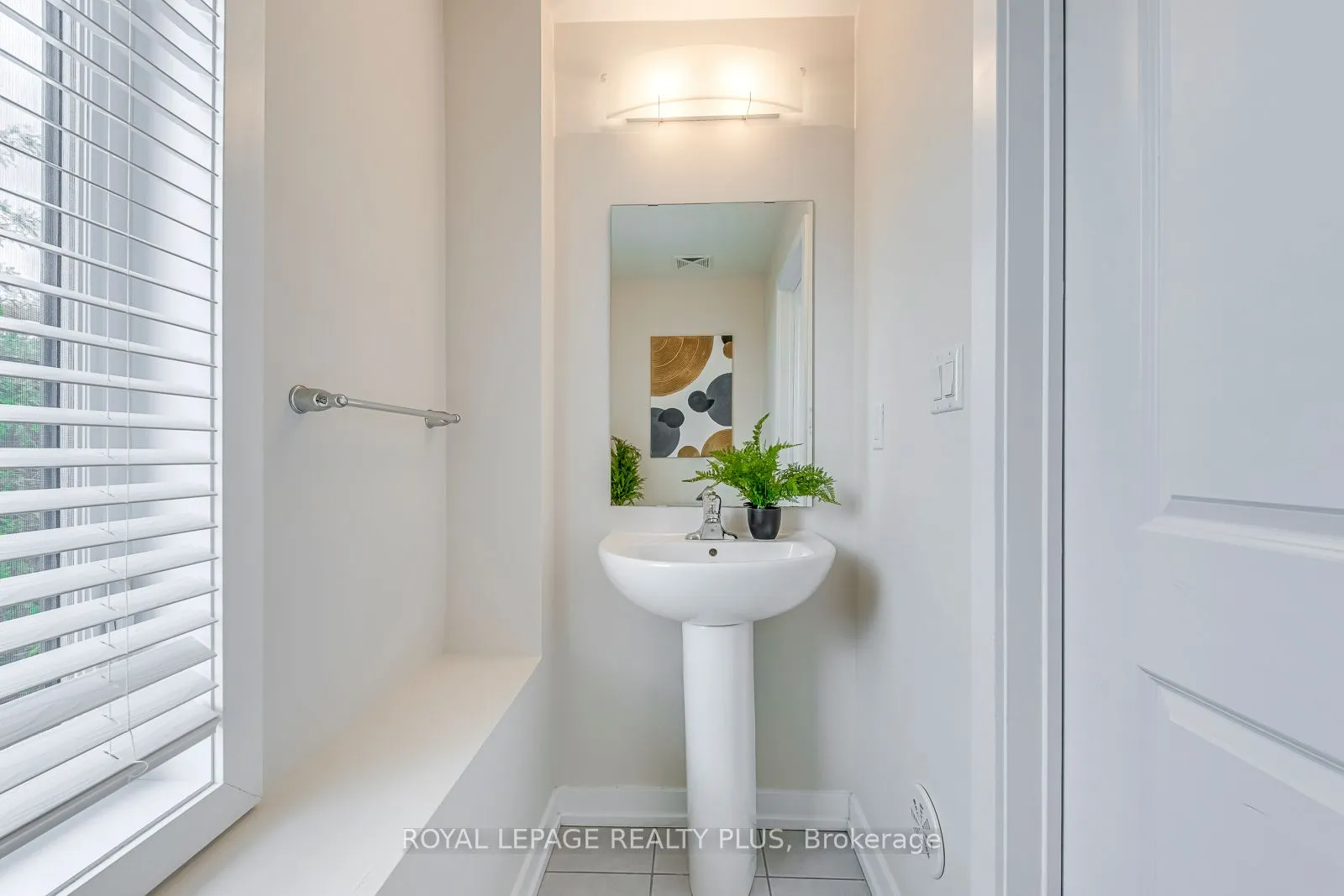 10 Drummond Street, #510