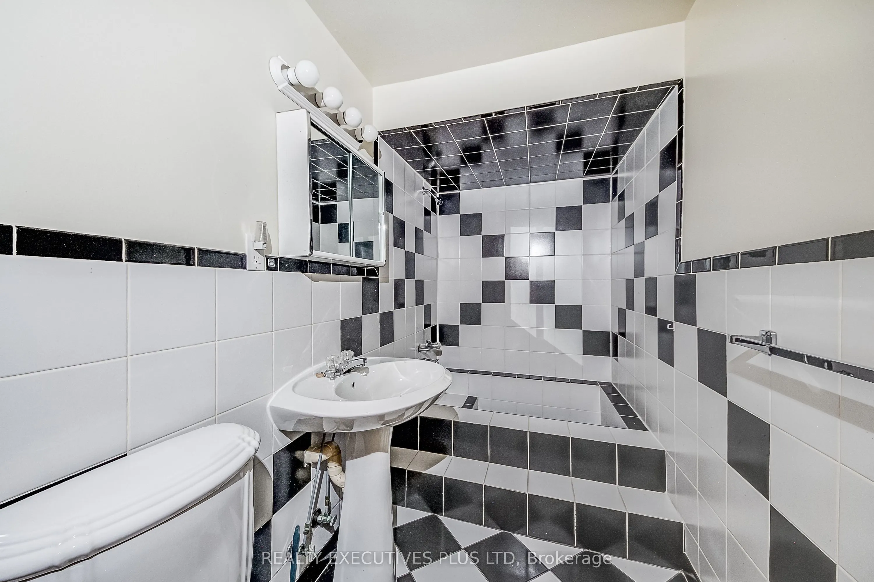 206 Vodden Street W