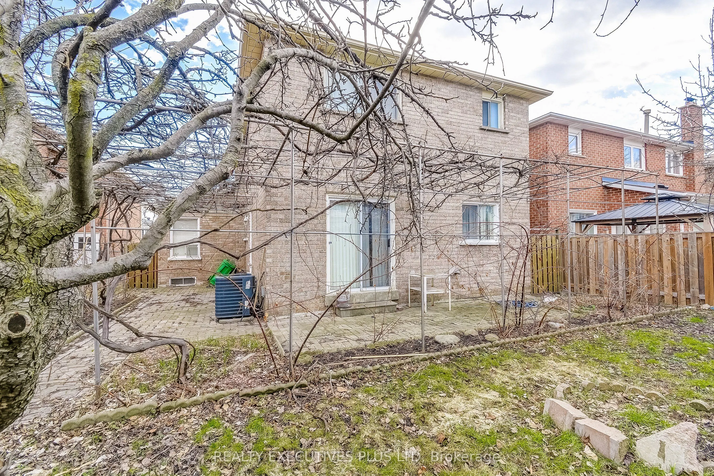 206 Vodden Street W