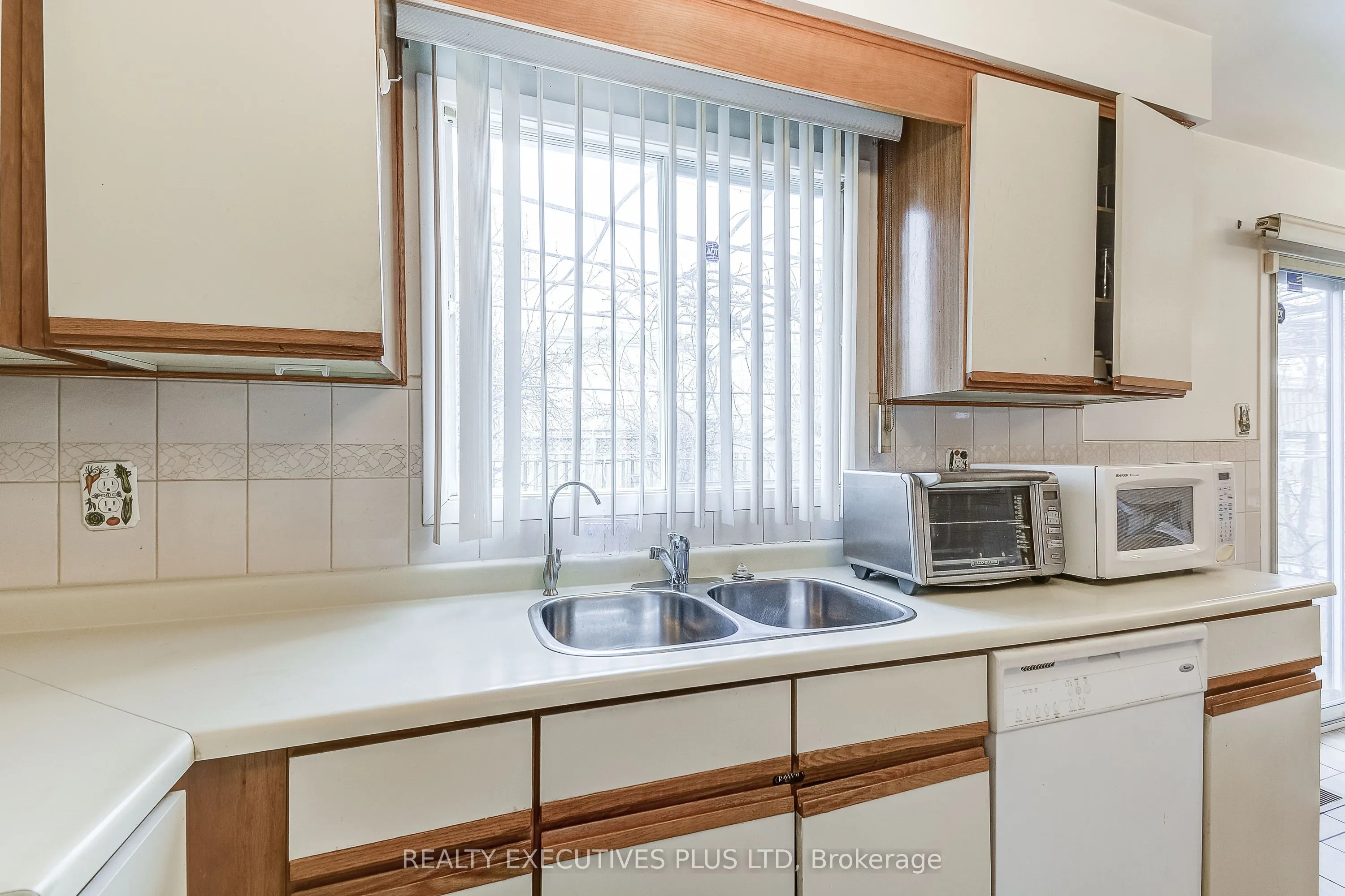 206 Vodden Street W