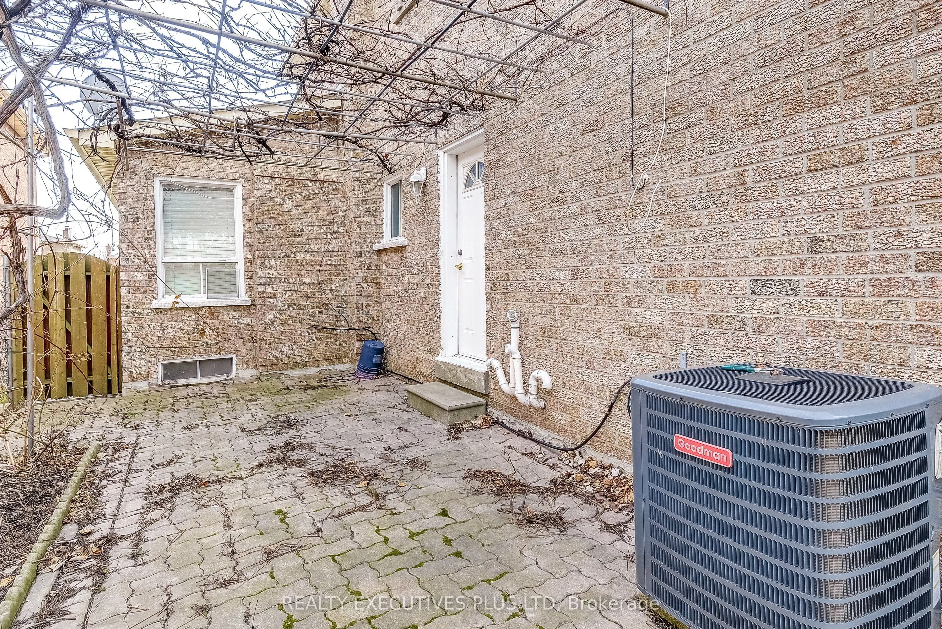 206 Vodden Street W