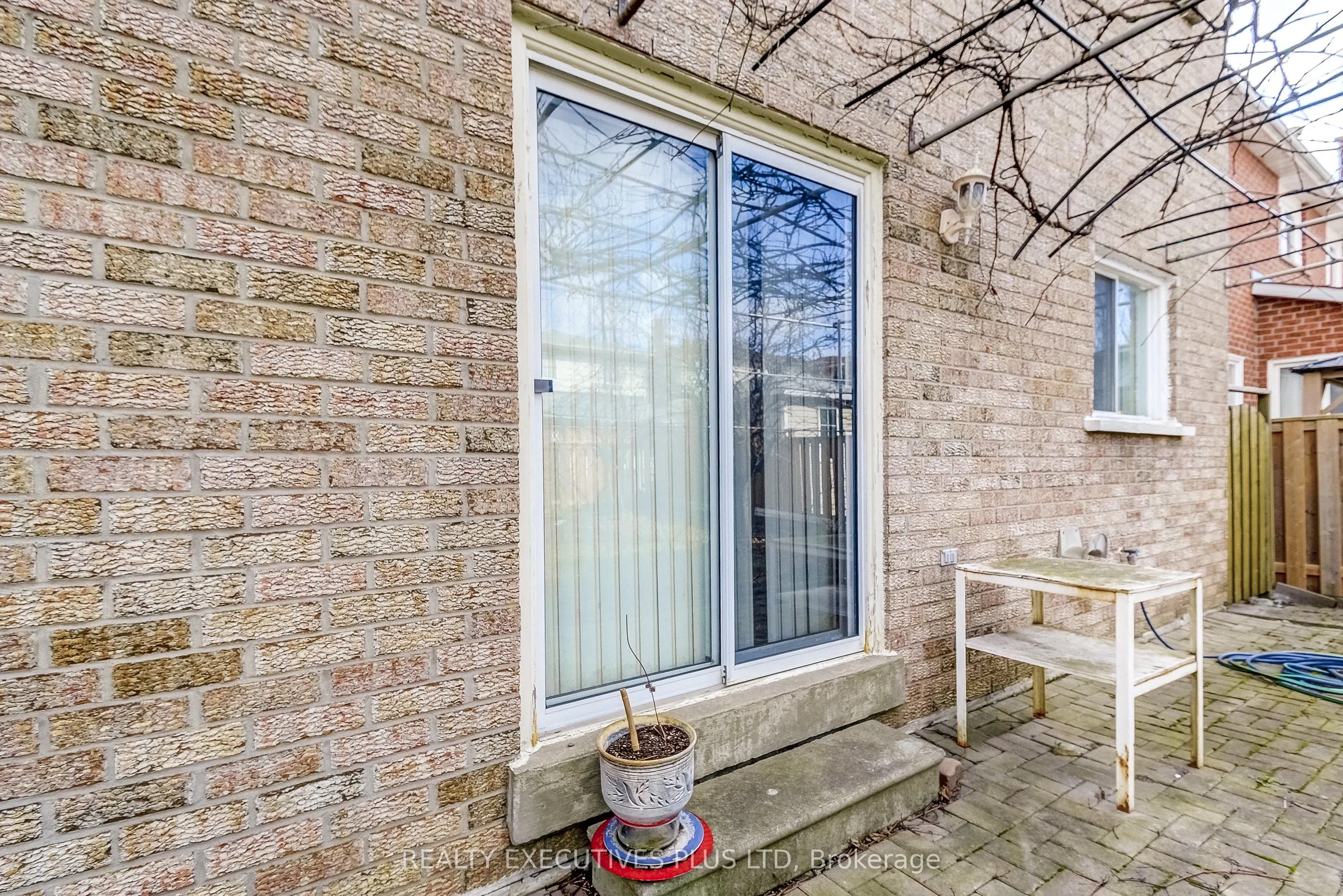 206 Vodden Street W
