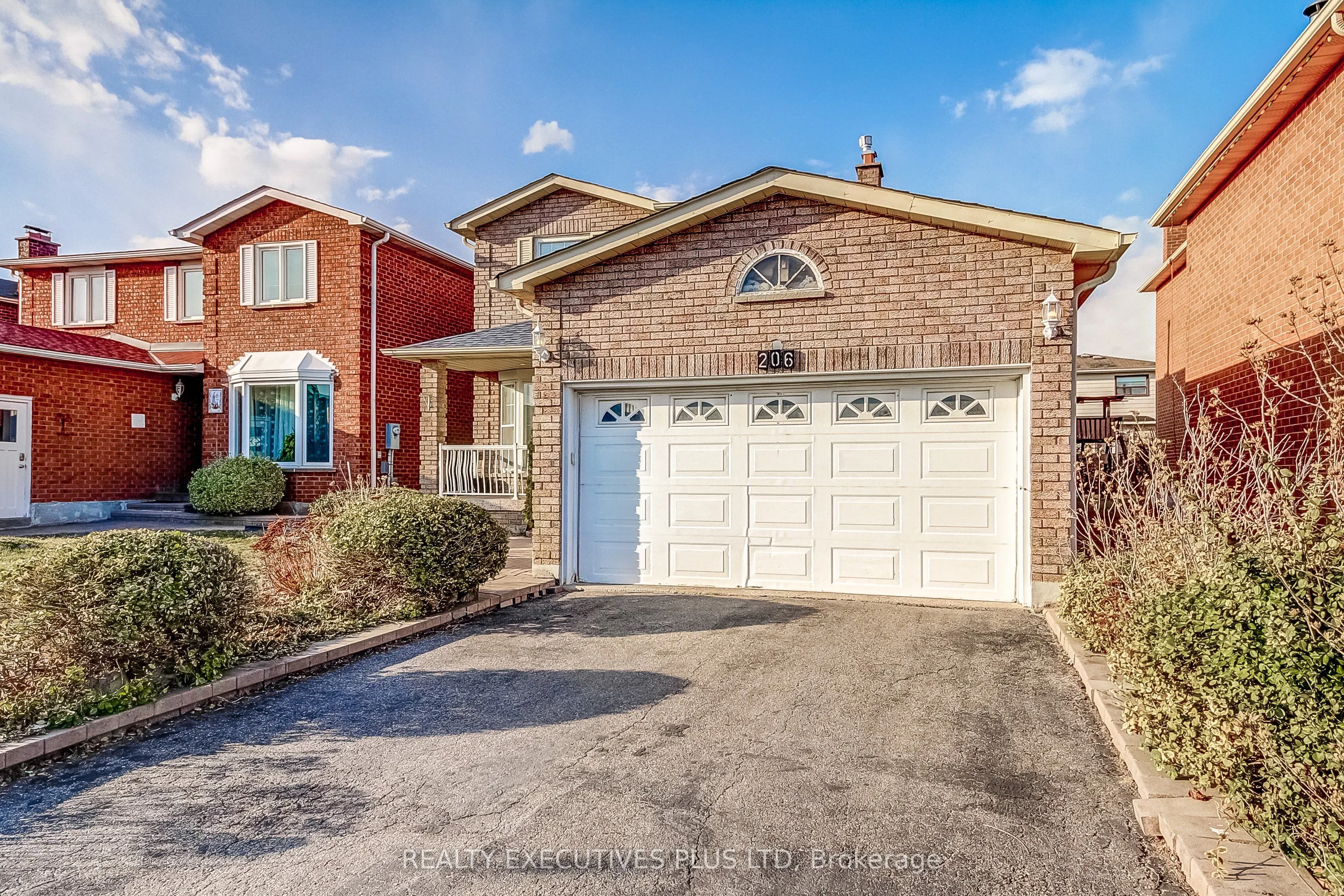 206 Vodden Street W