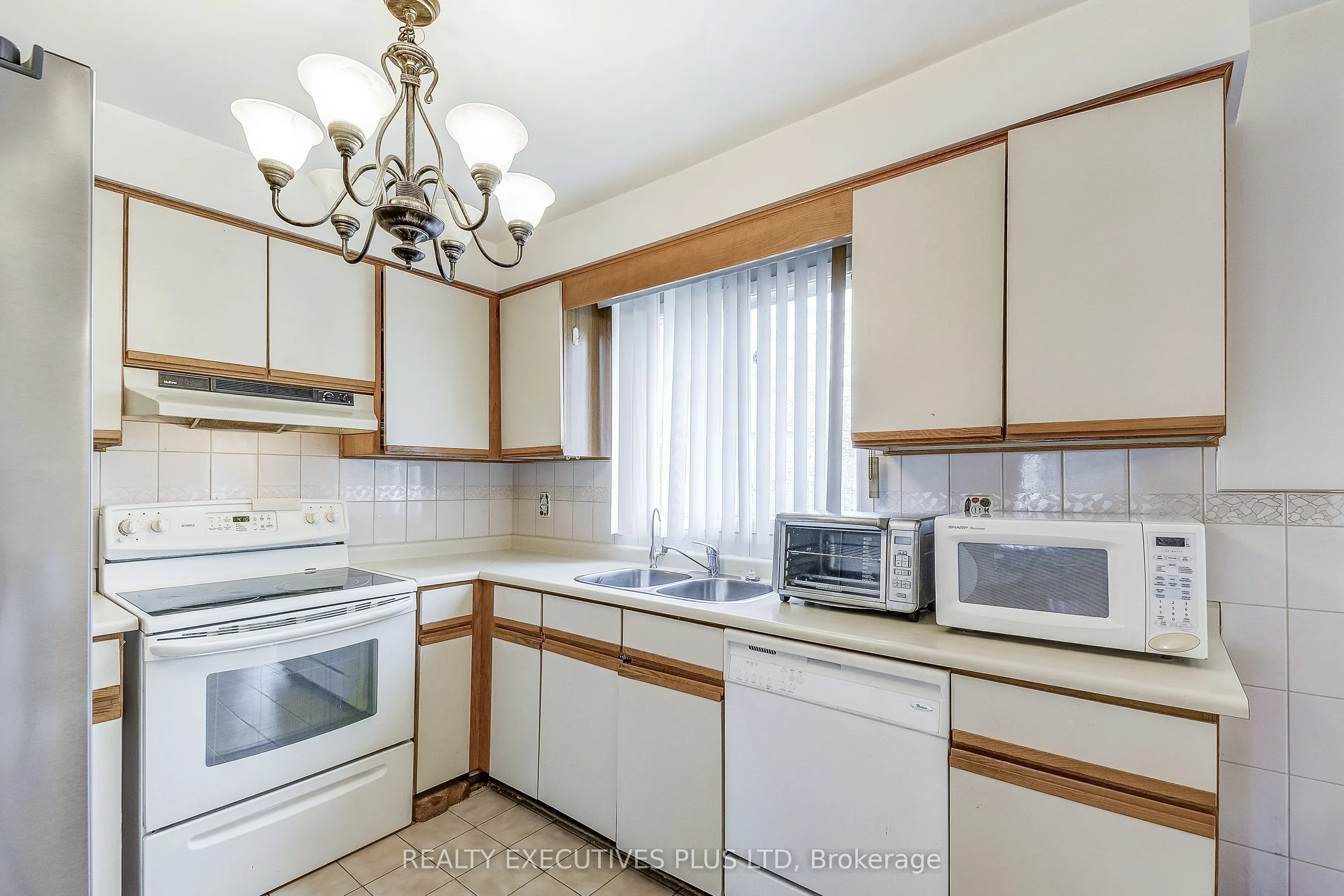 206 Vodden Street W