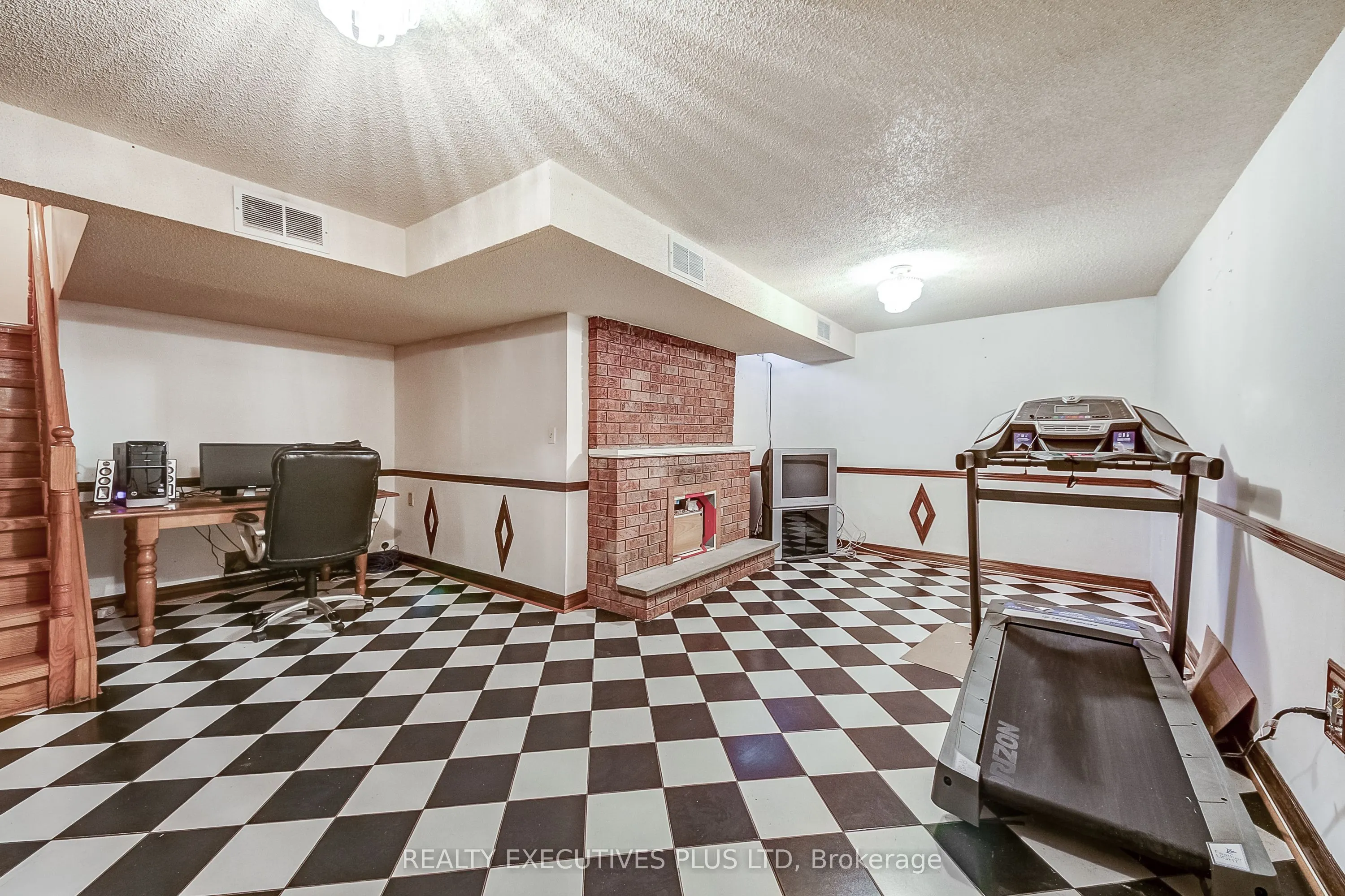 206 Vodden Street W
