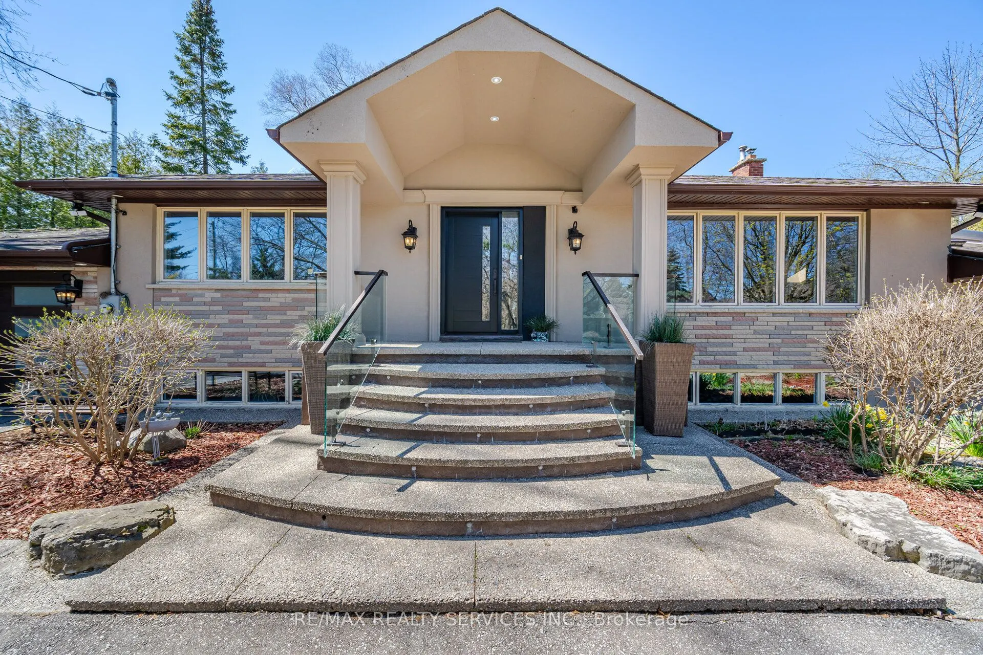 1607 Watersedge Road