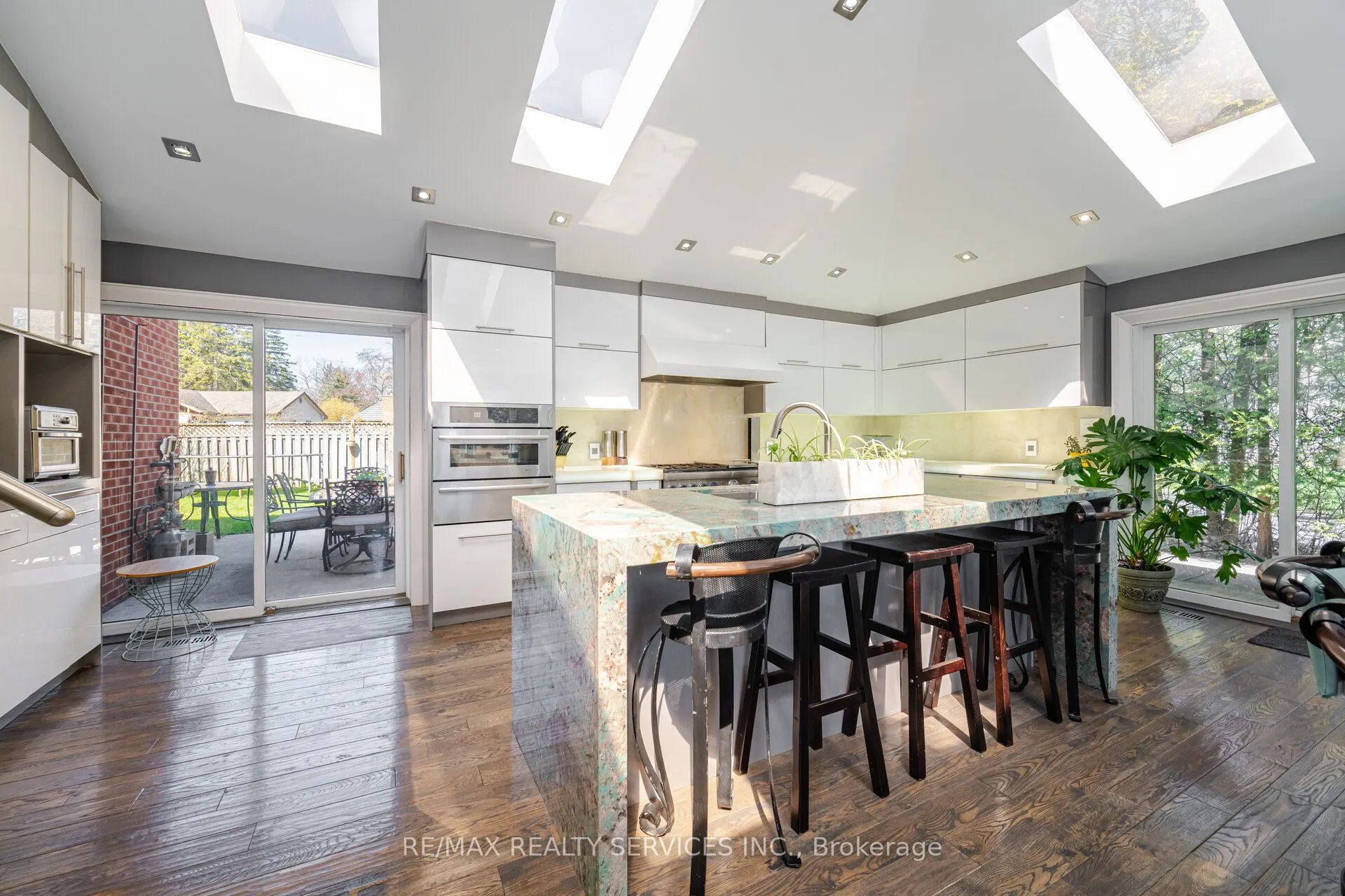 1607 Watersedge Road