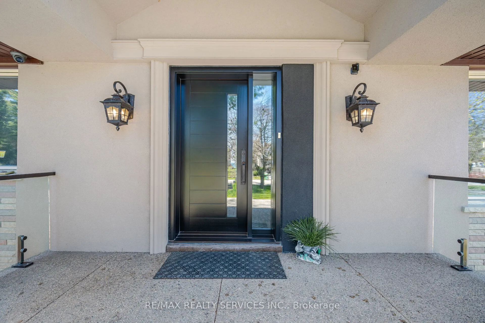 1607 Watersedge Road