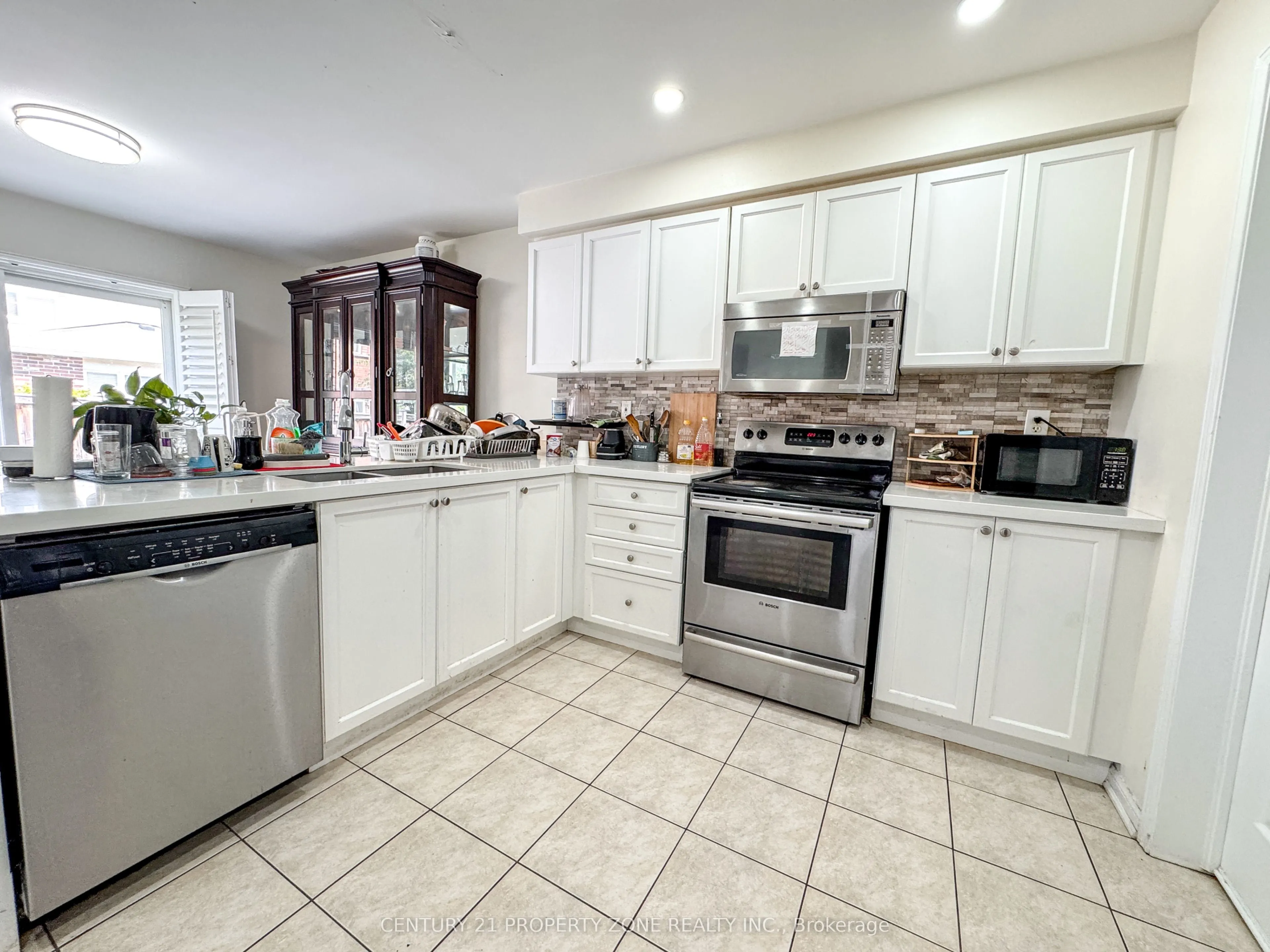 901 Challinor Terrace