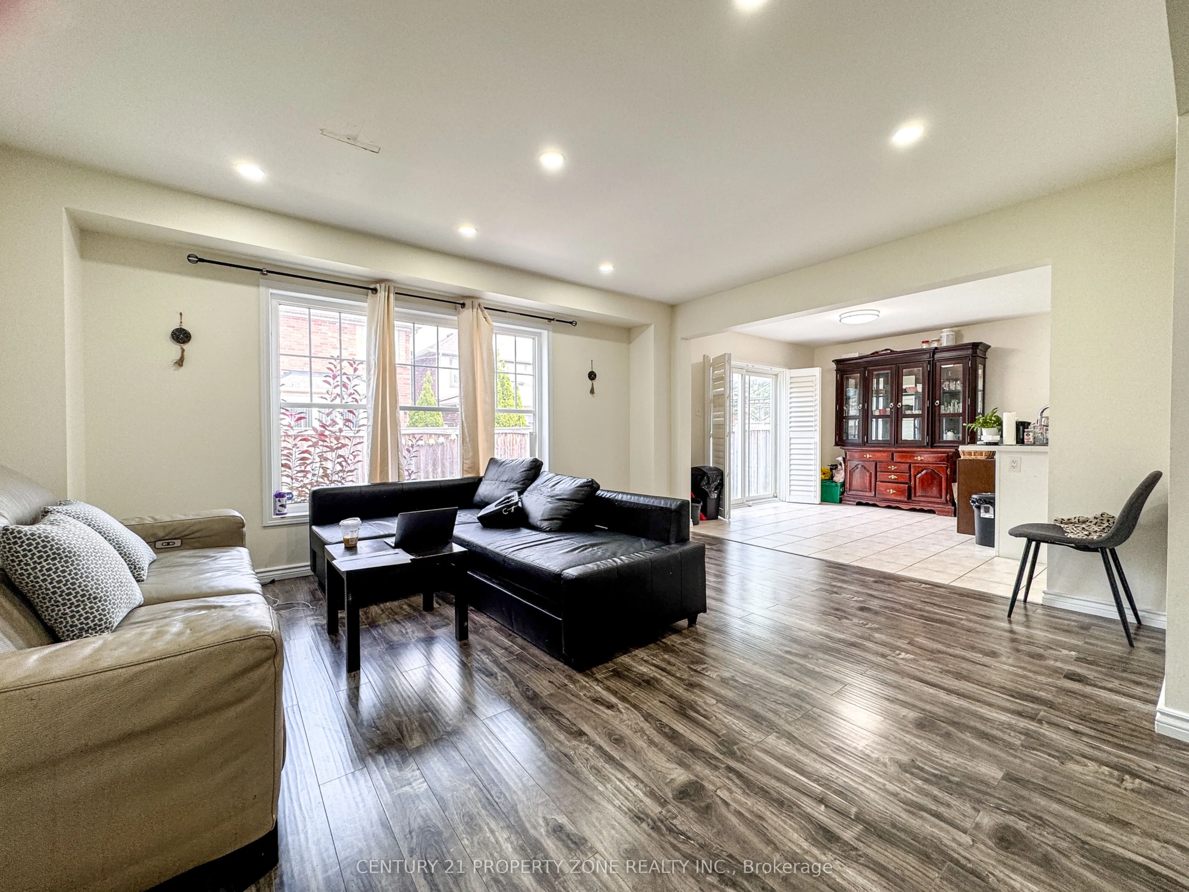 901 Challinor Terrace