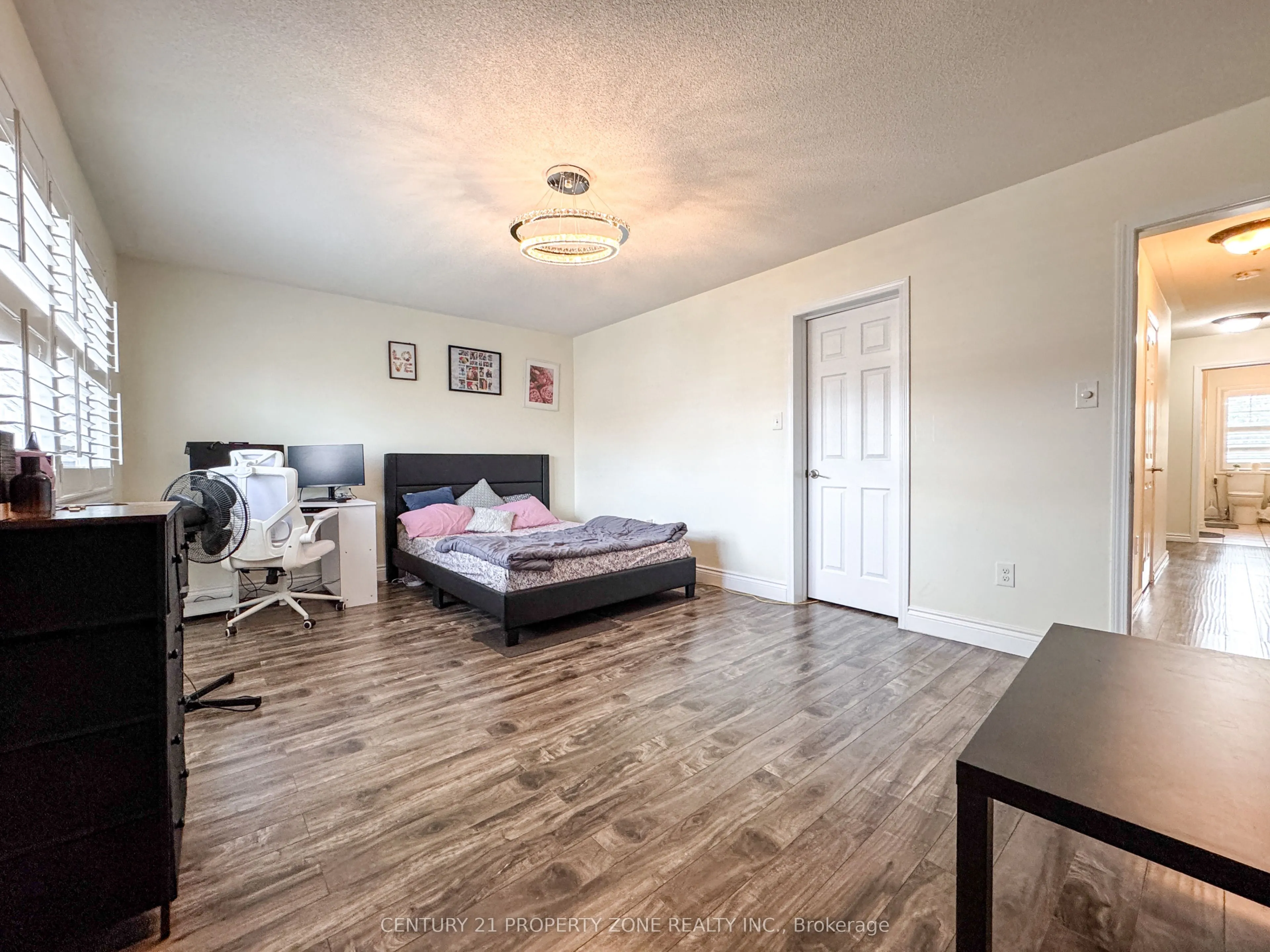 901 Challinor Terrace