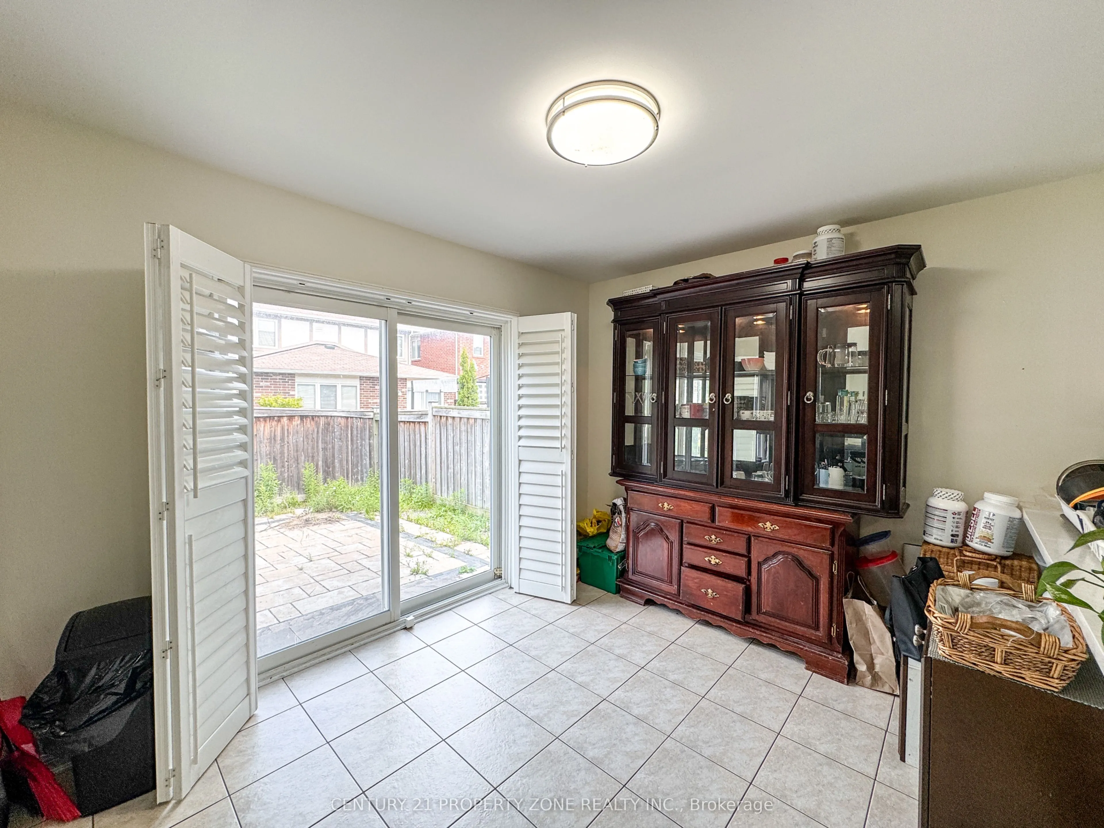 901 Challinor Terrace