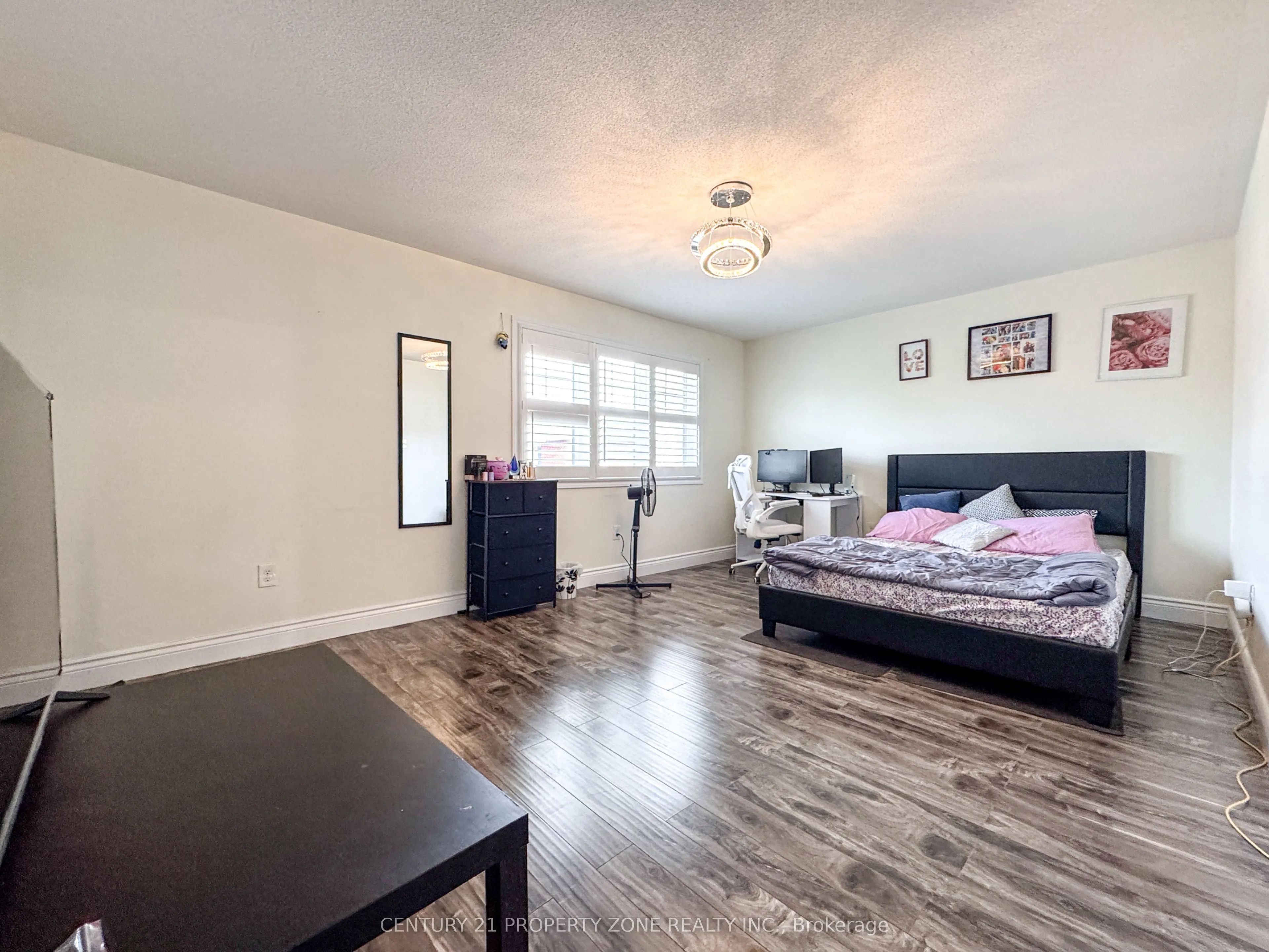 901 Challinor Terrace