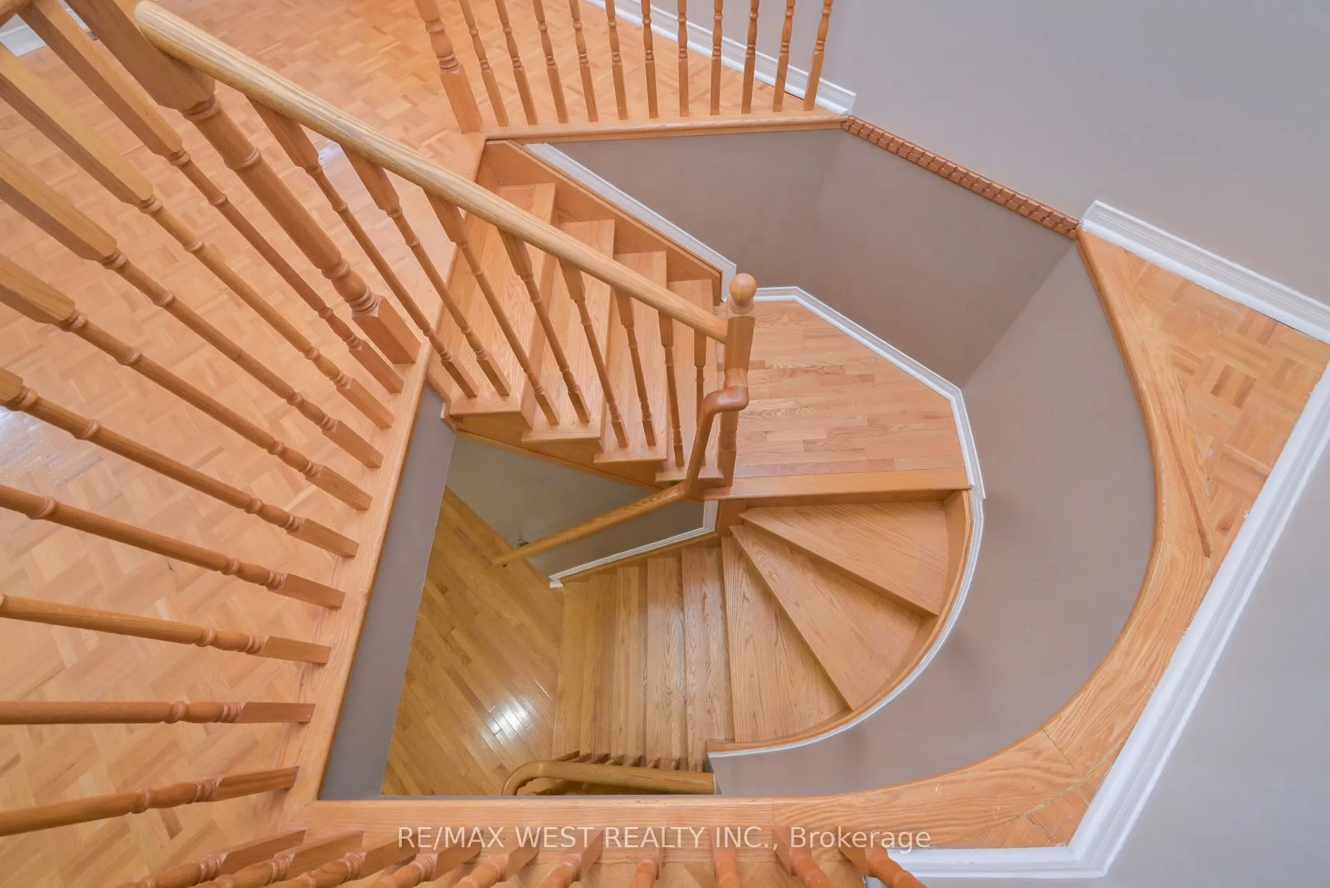 32 Crestridge Drive