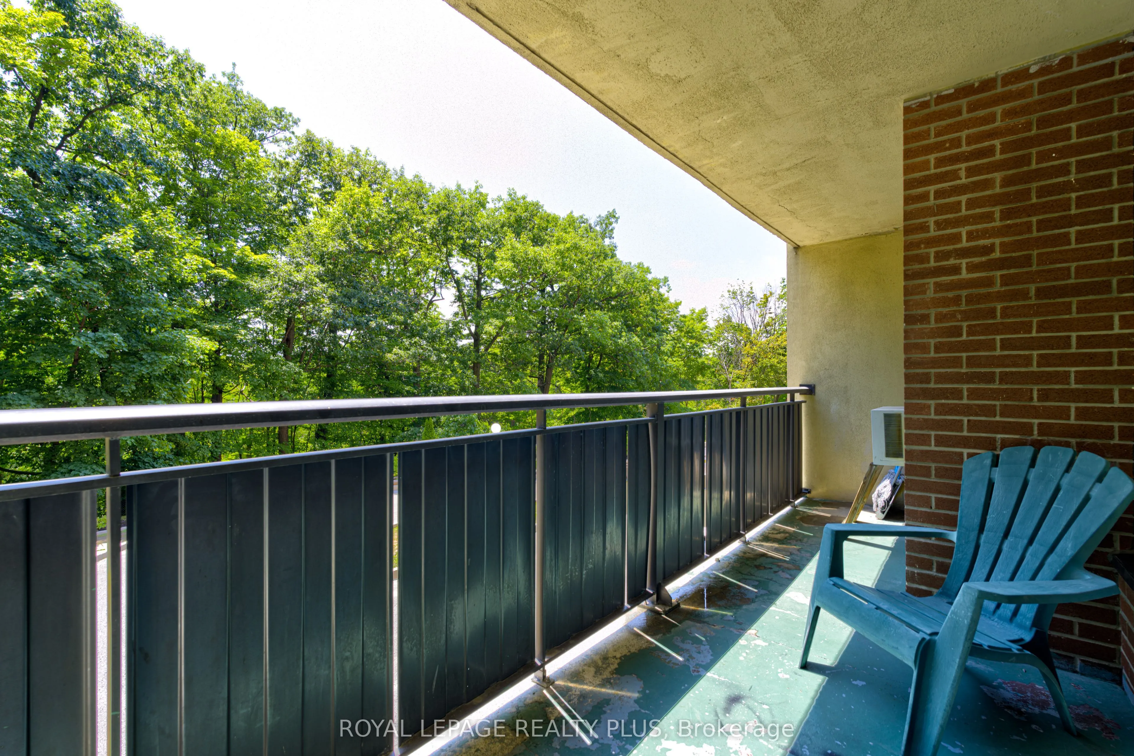 15 London Green Court, #206
