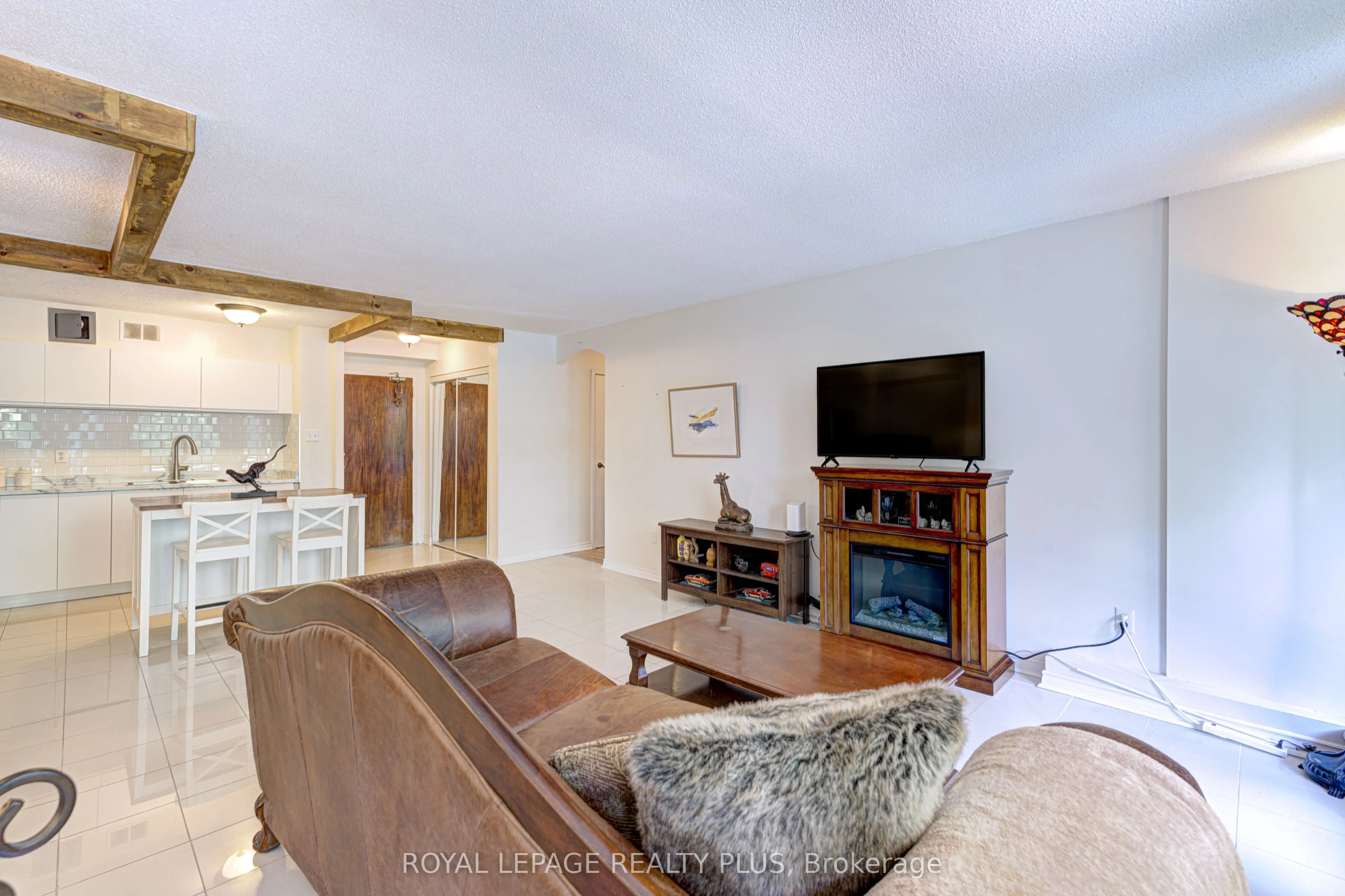 15 London Green Court, #206