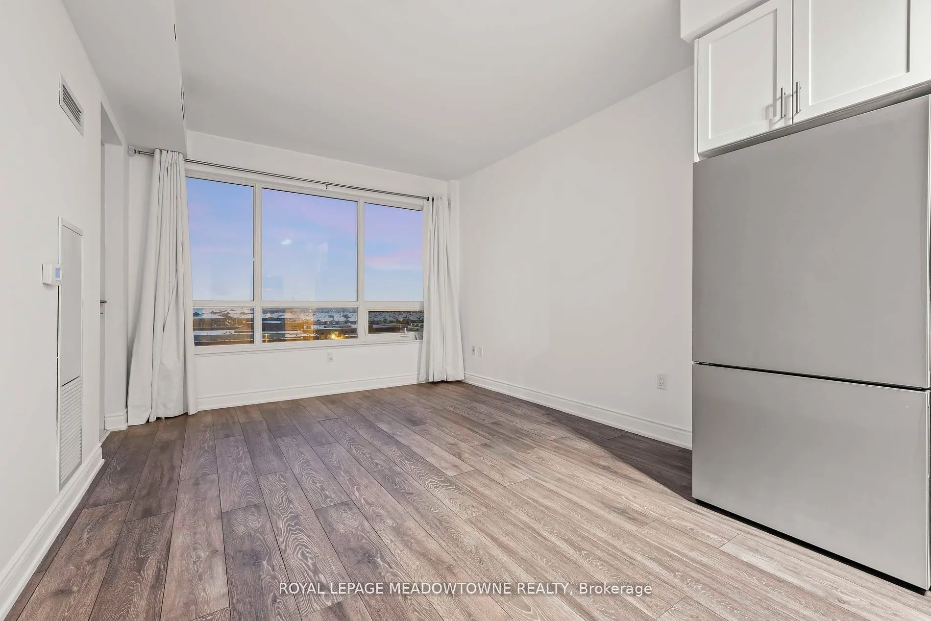 1050 Main Street E, #809