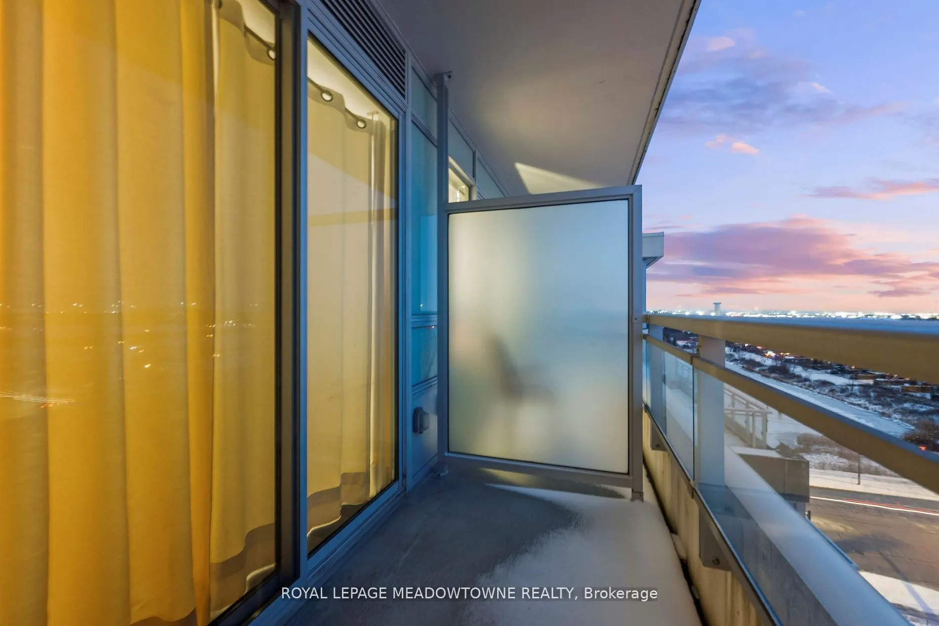 1050 Main Street E, #809