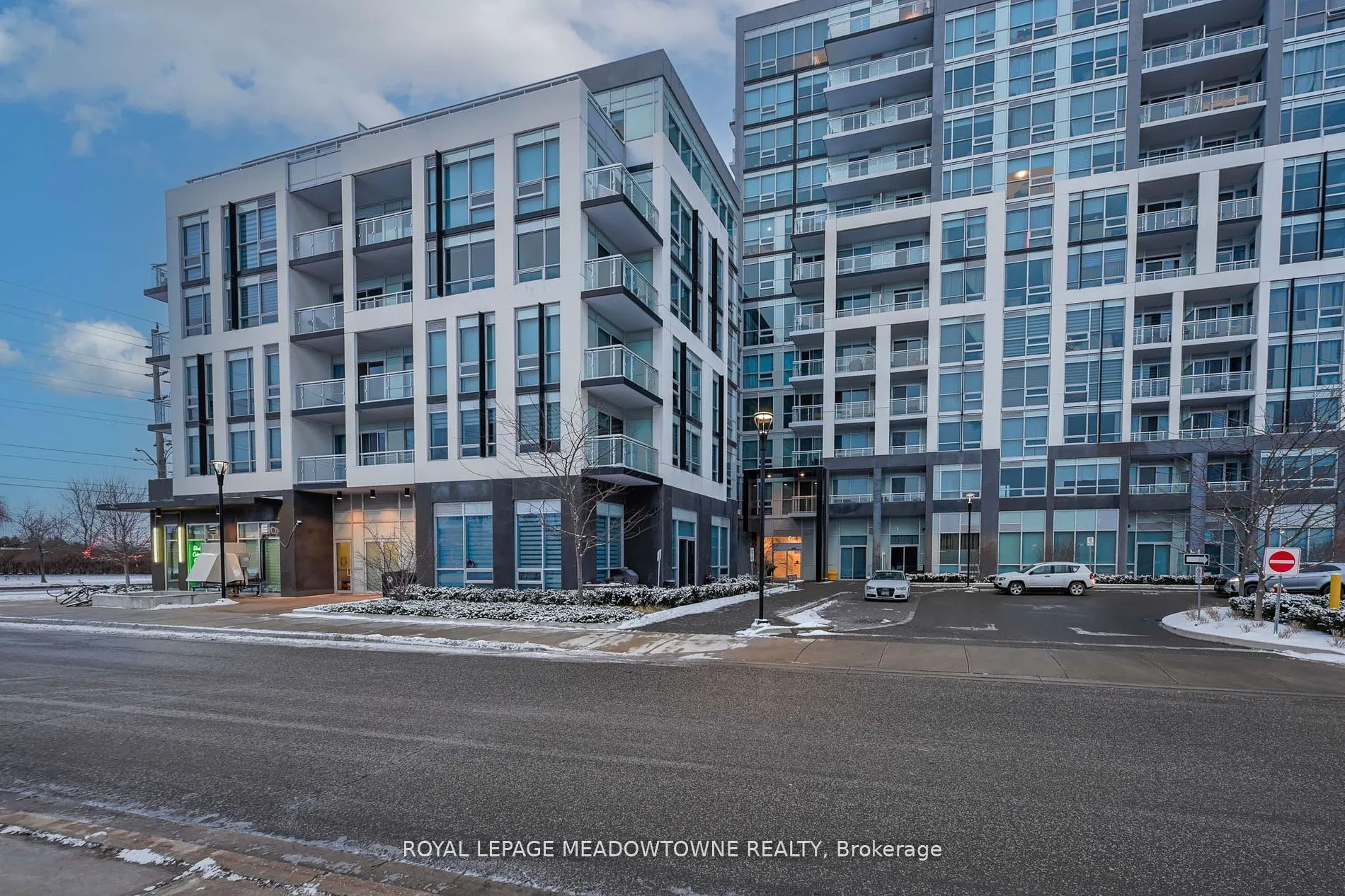 1050 Main Street E, #809