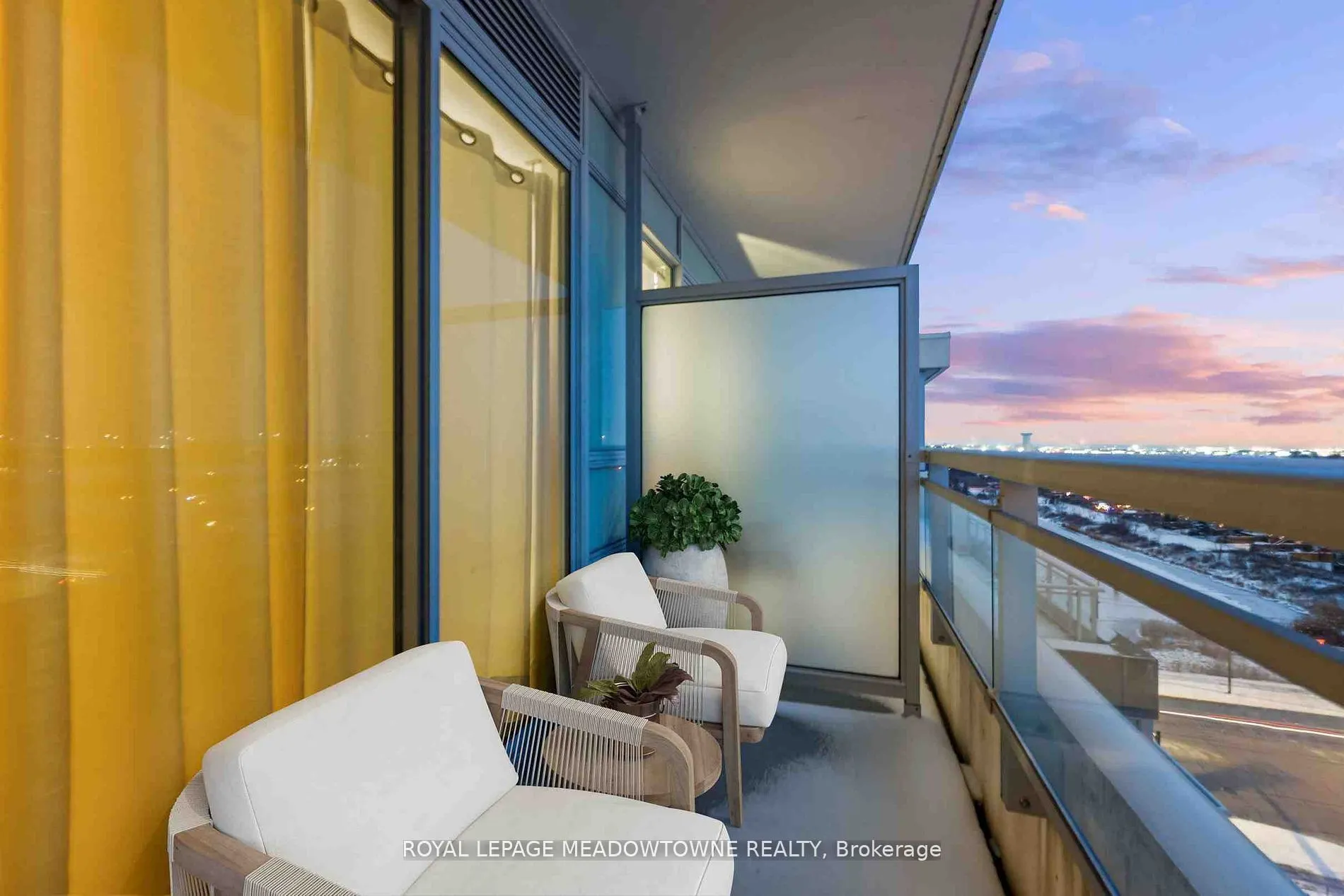 1050 Main Street E, #809