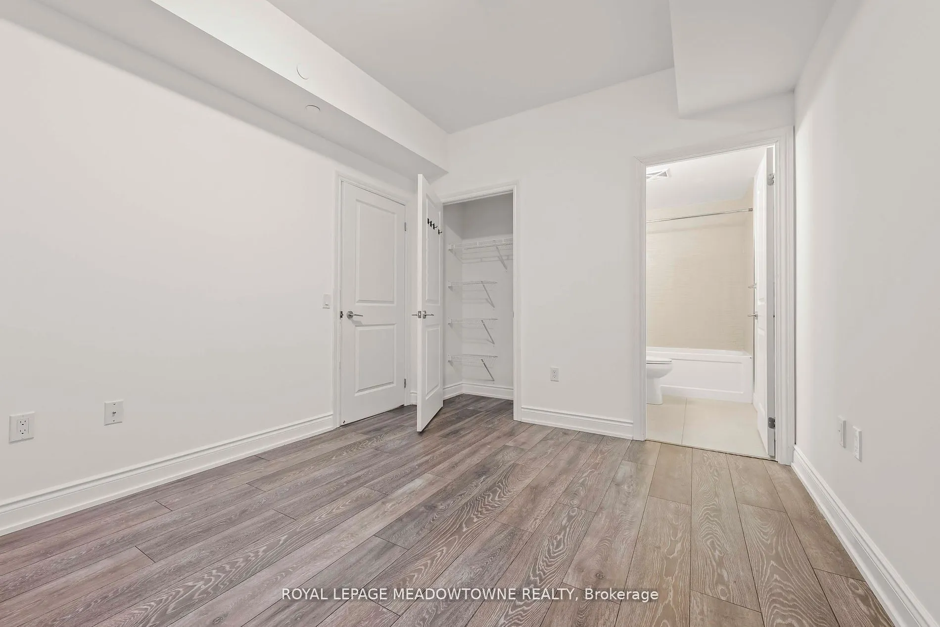 1050 Main Street E, #809
