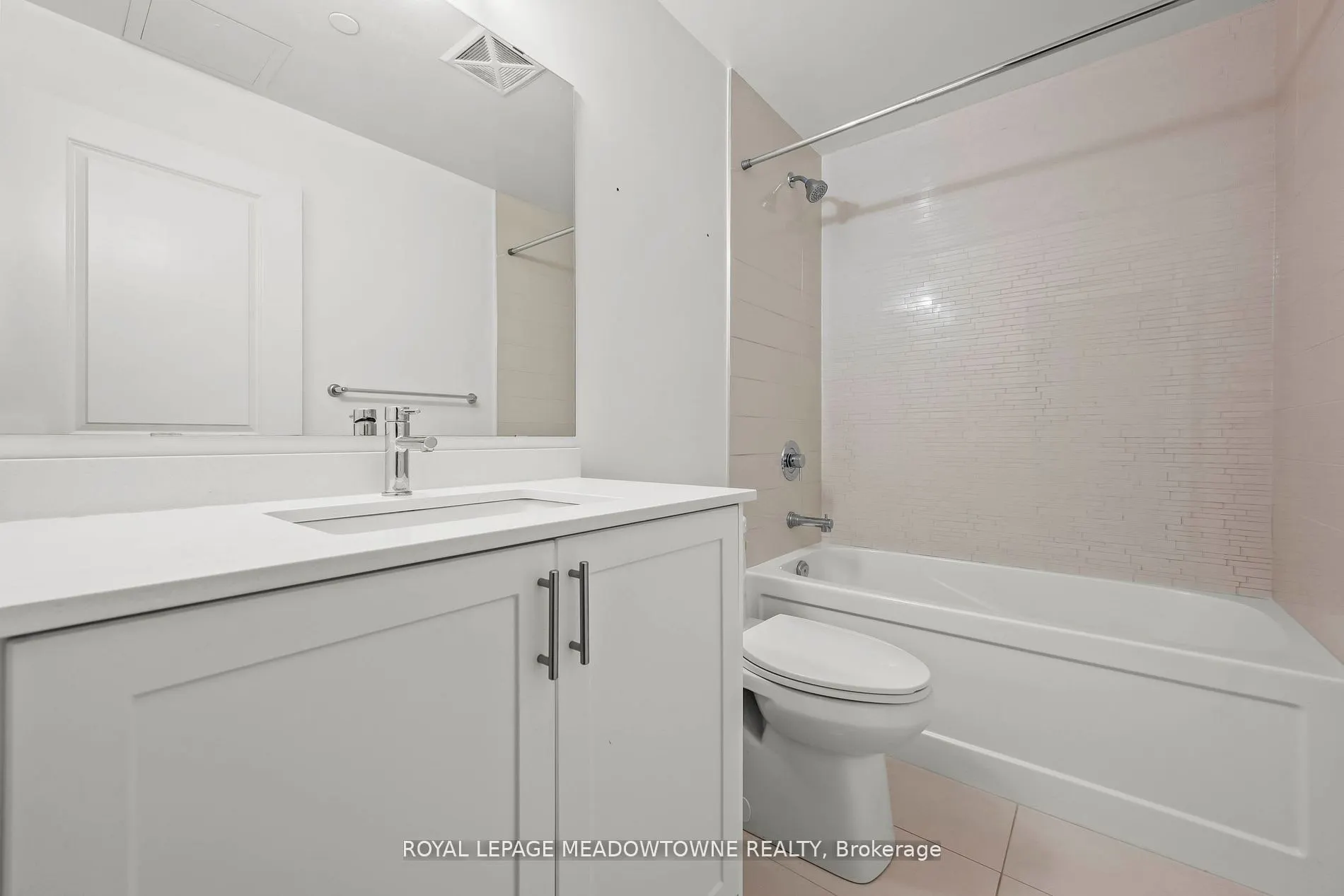 1050 Main Street E, #809