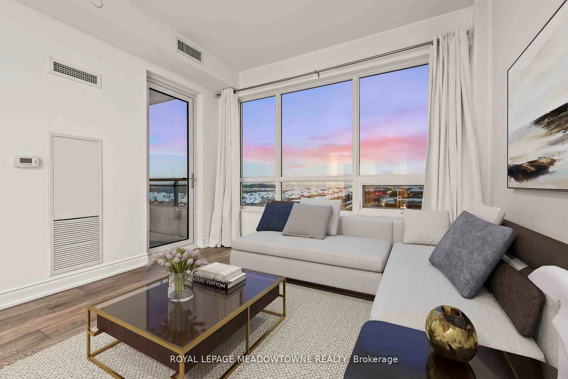 1050 Main Street E, #809