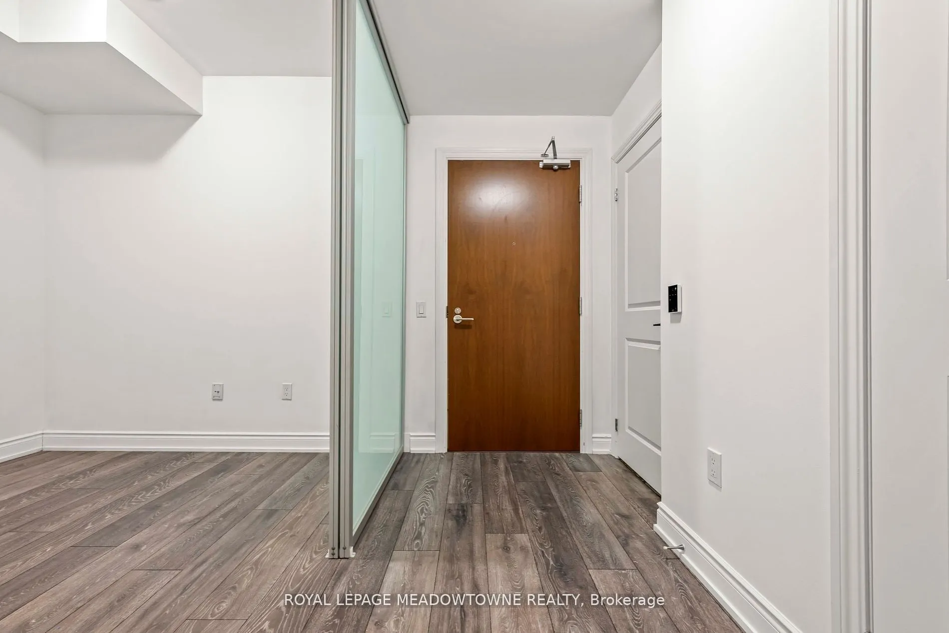 1050 Main Street E, #809