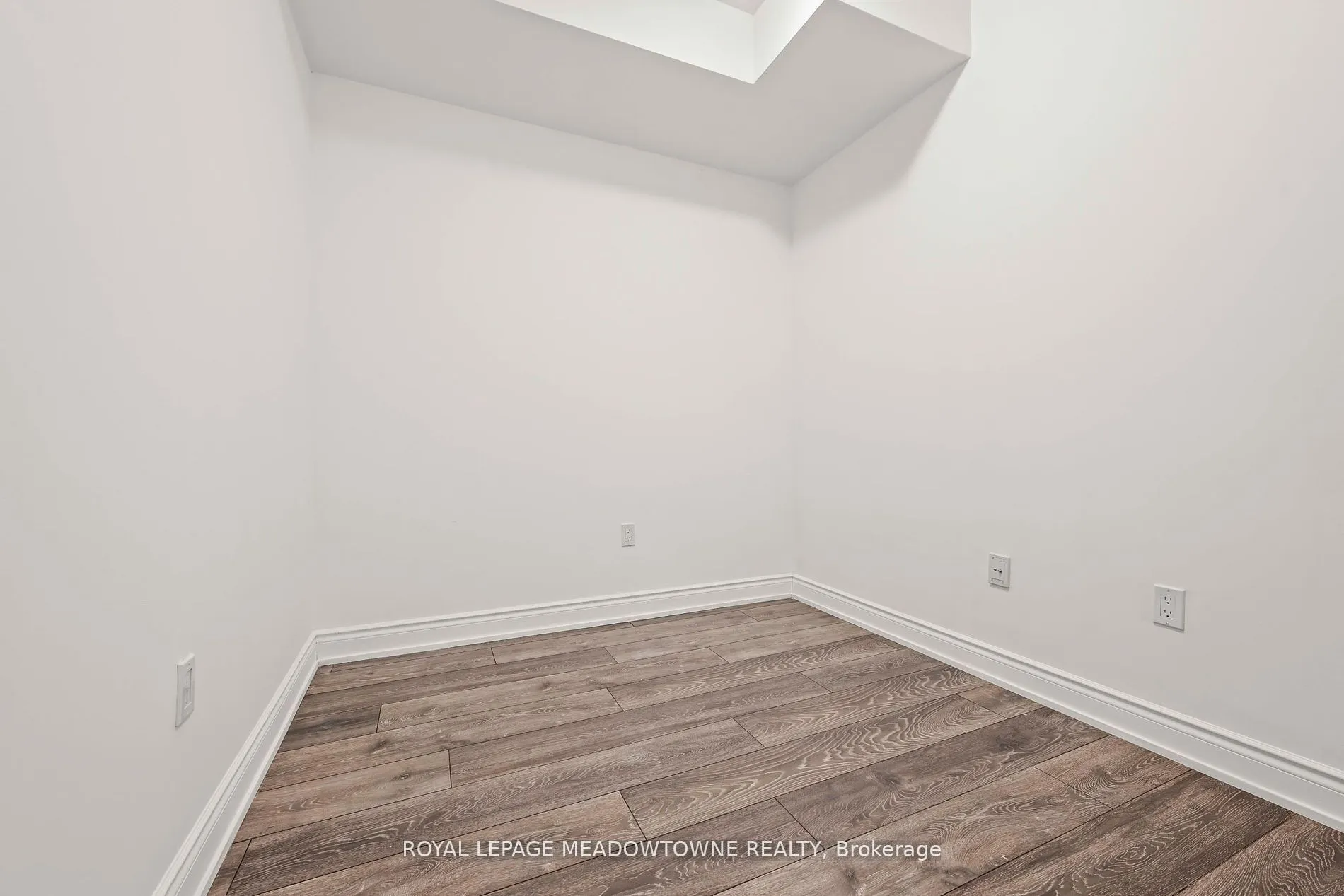 1050 Main Street E, #809
