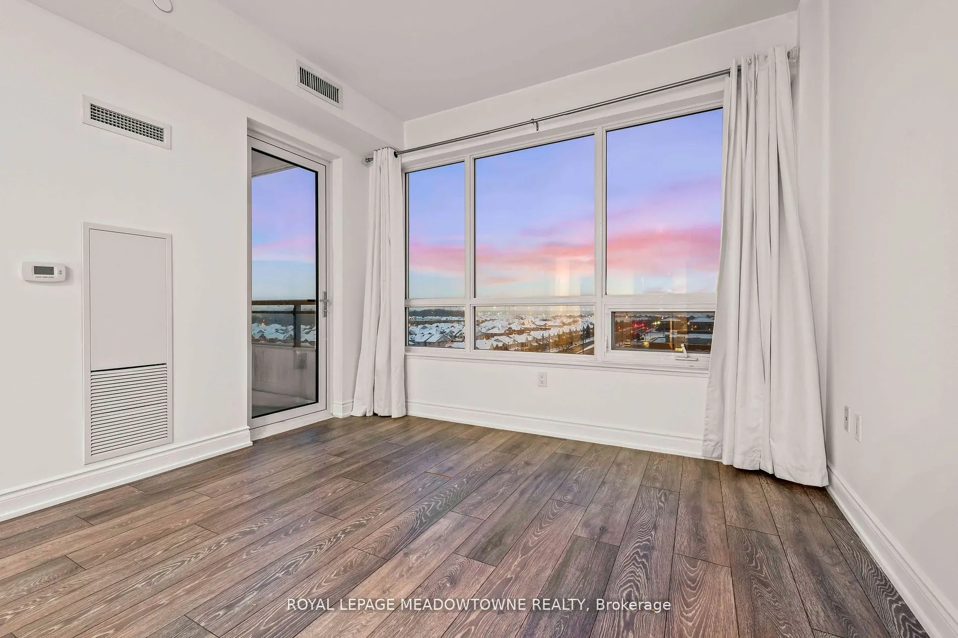 1050 Main Street E, #809