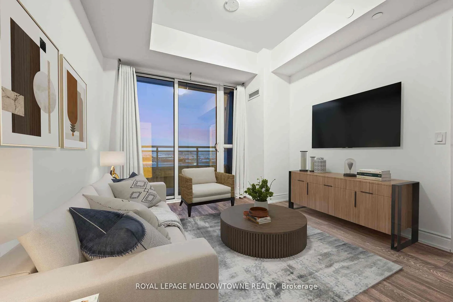 1050 Main Street E, #809