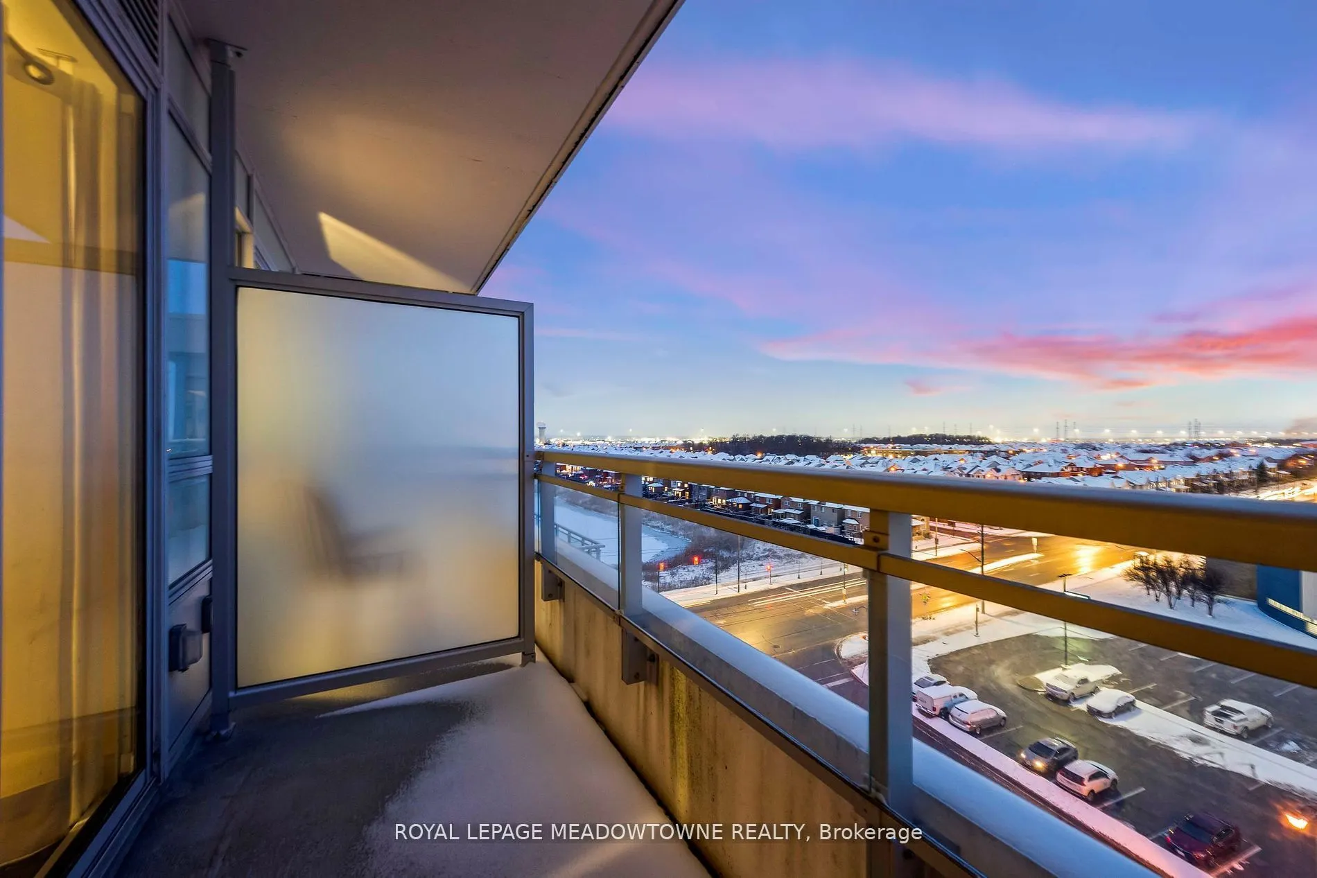1050 Main Street E, #809
