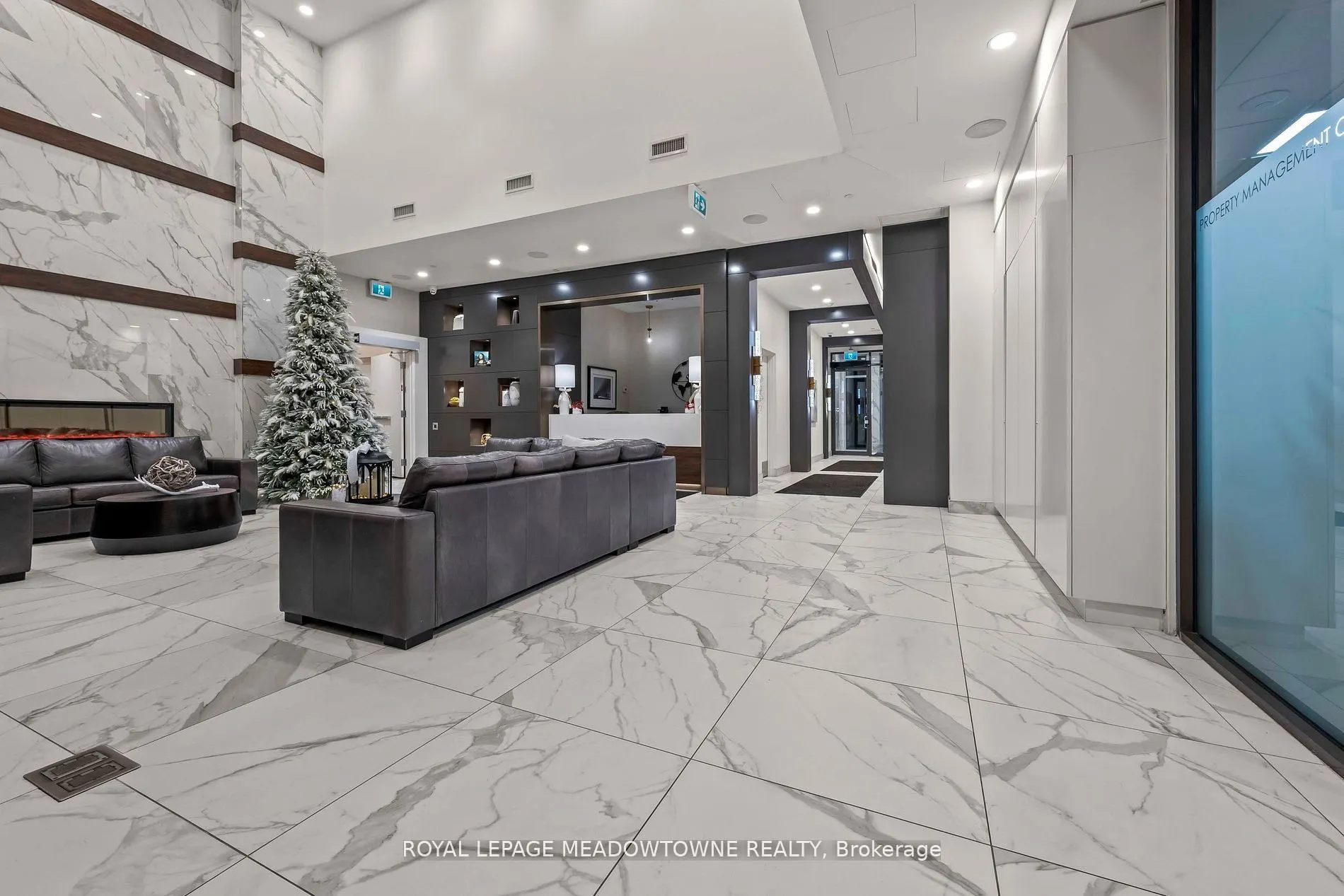 1050 Main Street E, #809