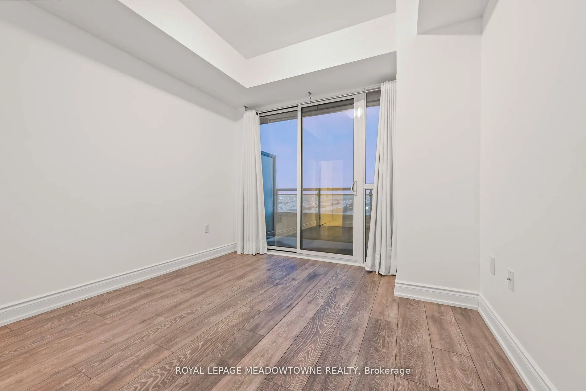 1050 Main Street E, #809