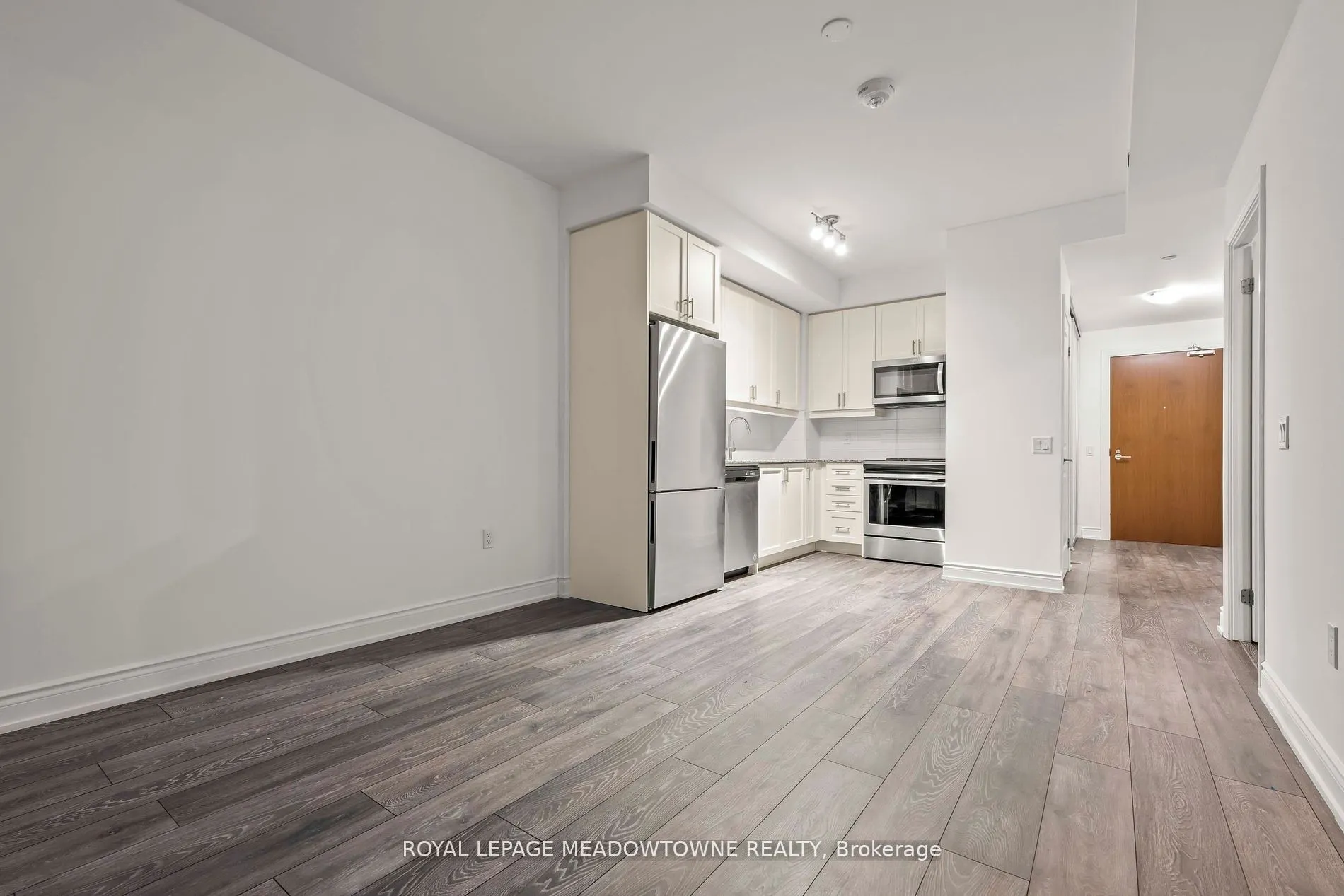 1050 Main Street E, #809
