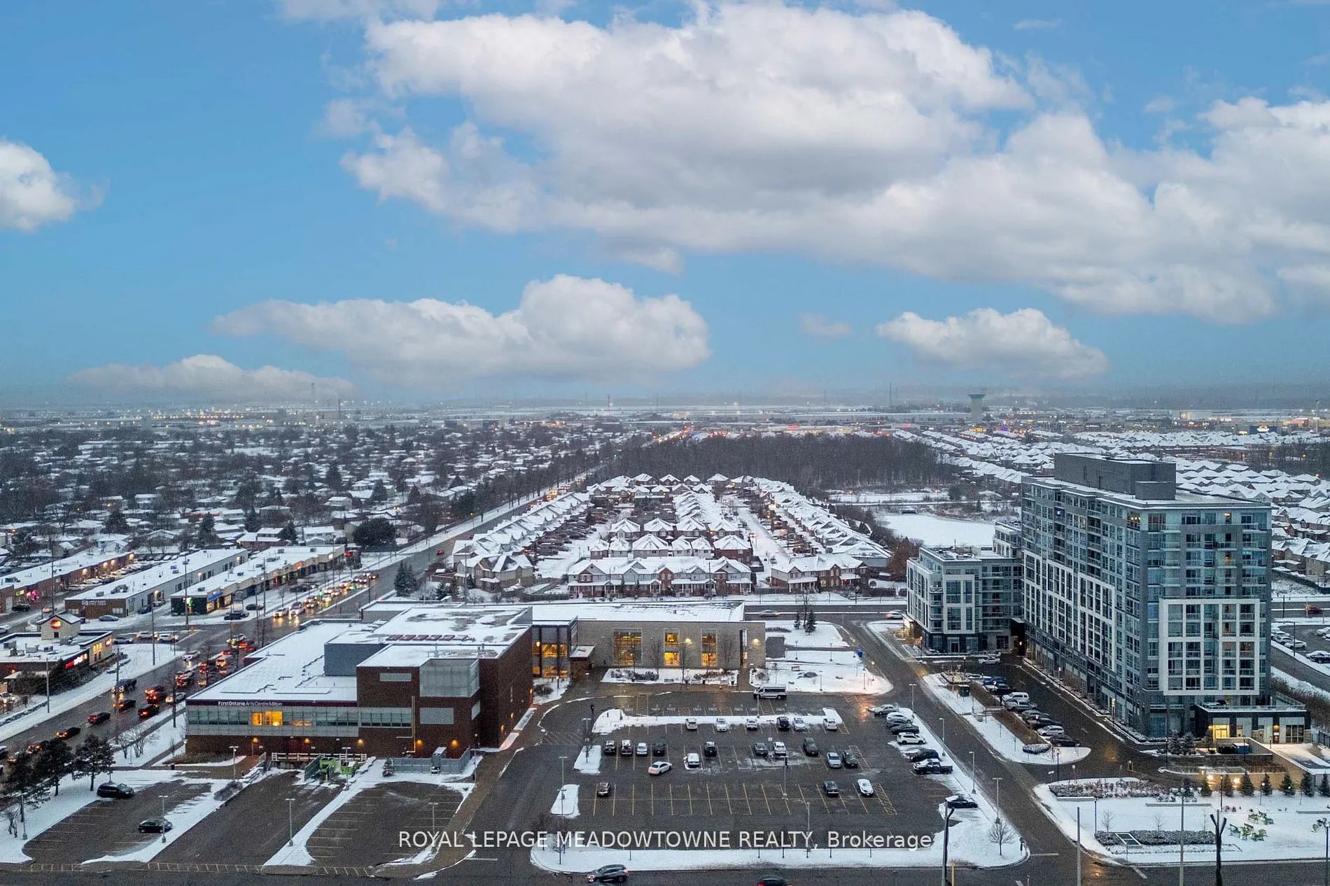 1050 Main Street E, #809