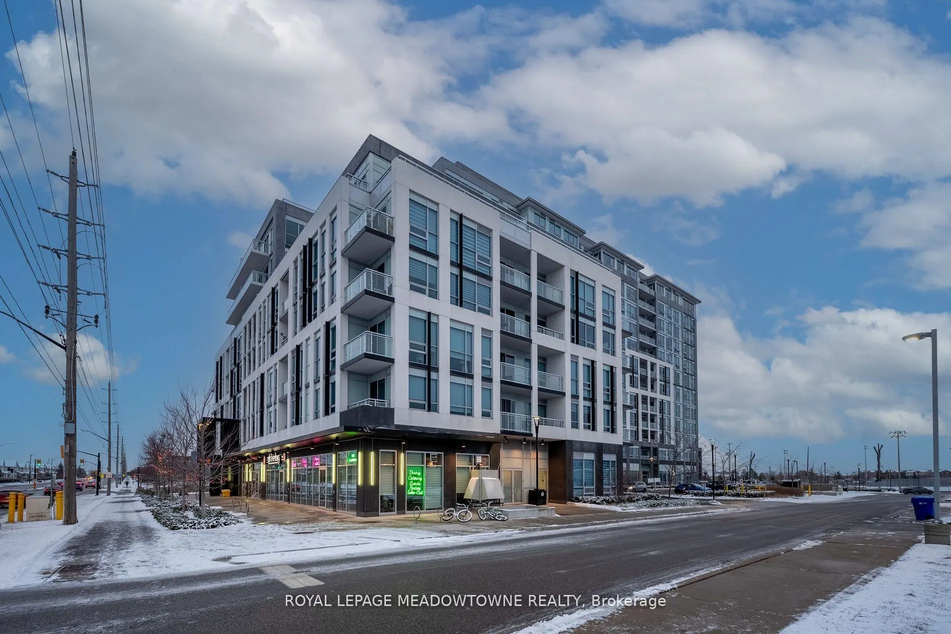 1050 Main Street E, #809