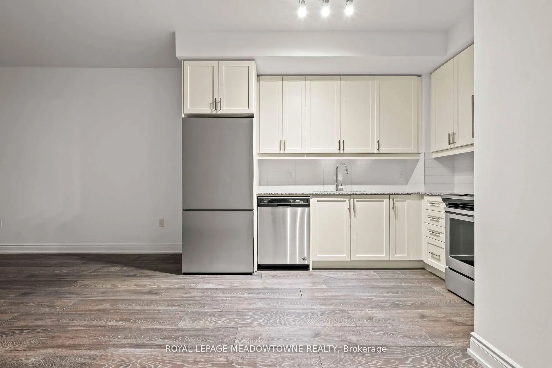 1050 Main Street E, #809