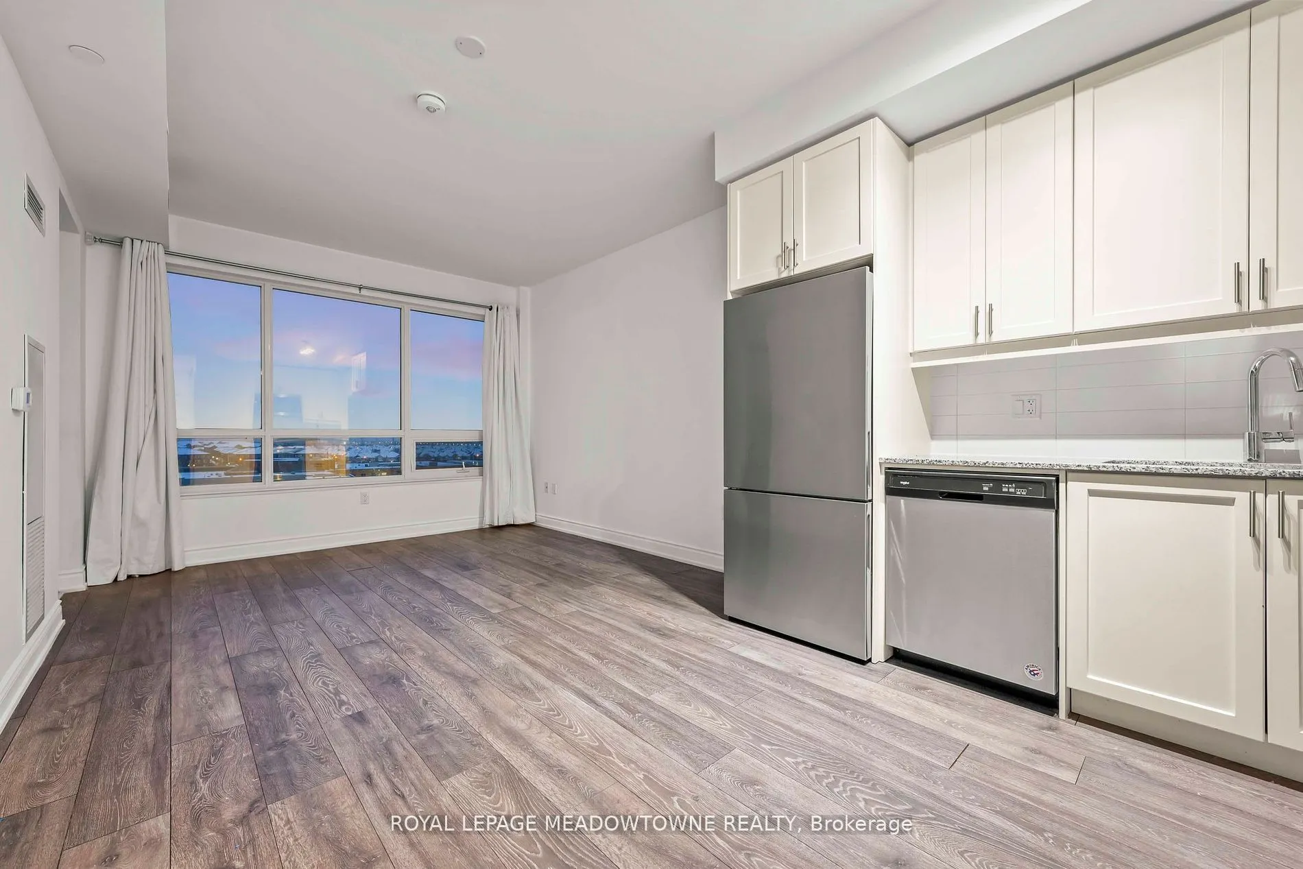 1050 Main Street E, #809