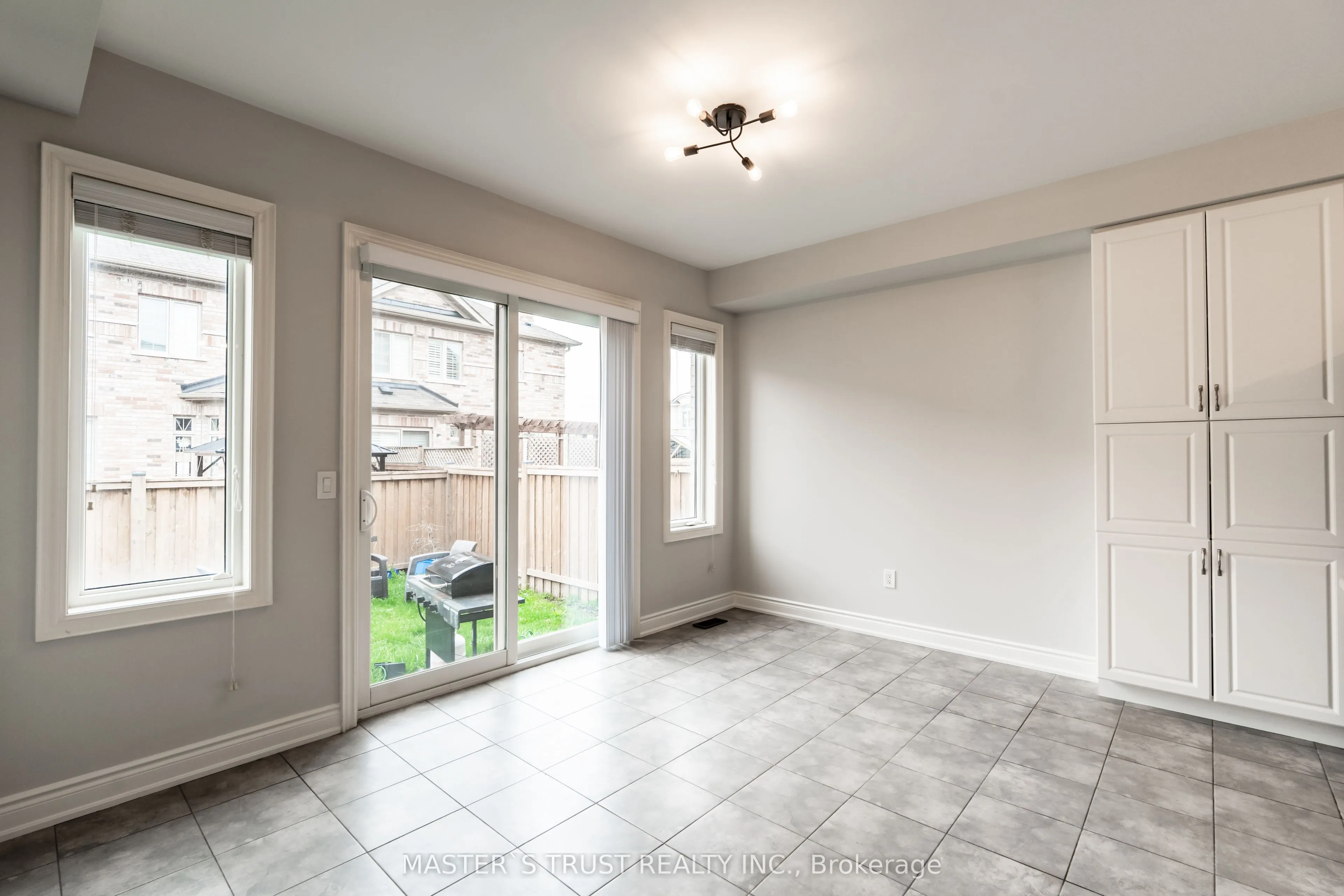 1562 Leger Way