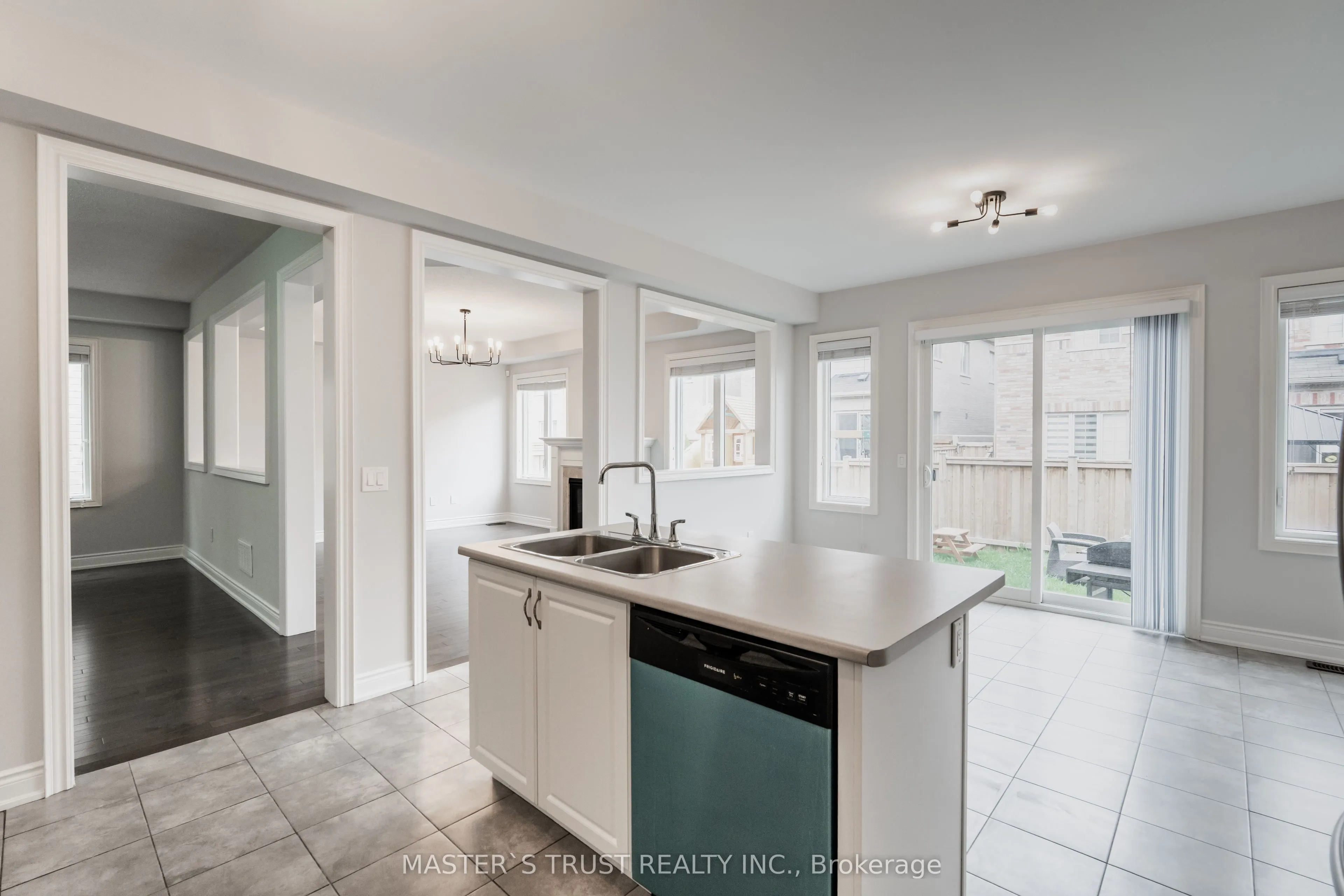 1562 Leger Way