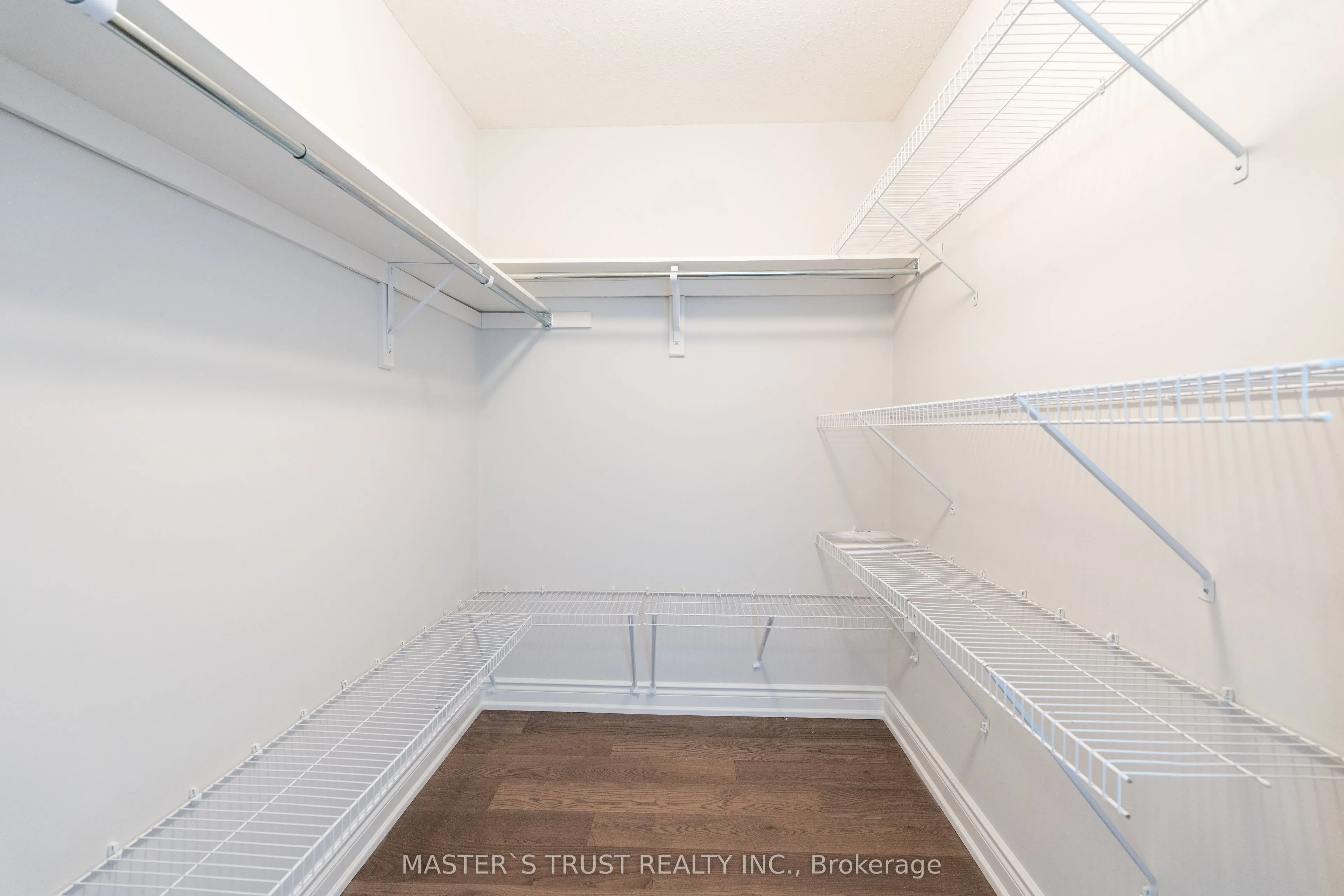 1562 Leger Way