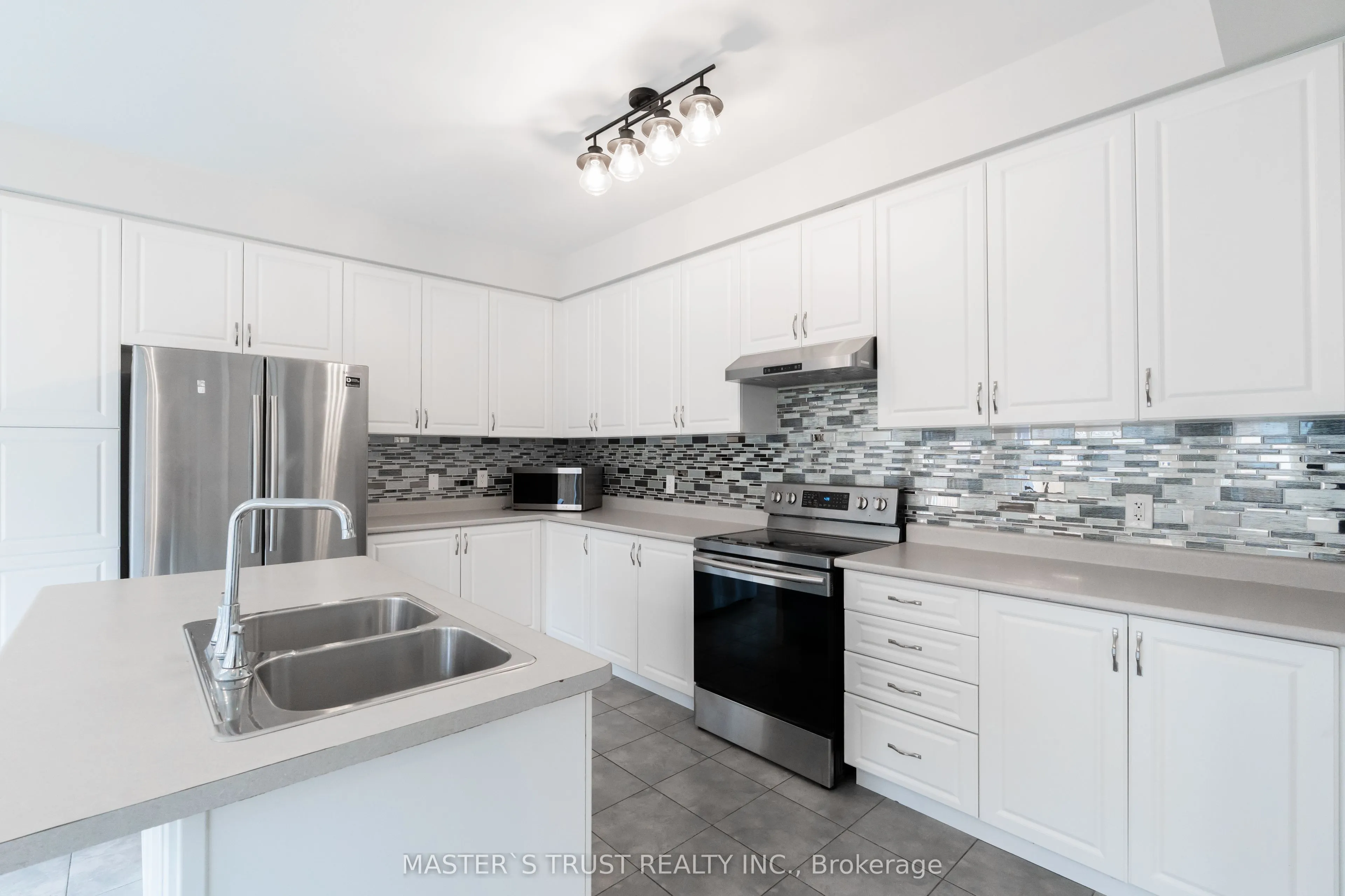 1562 Leger Way