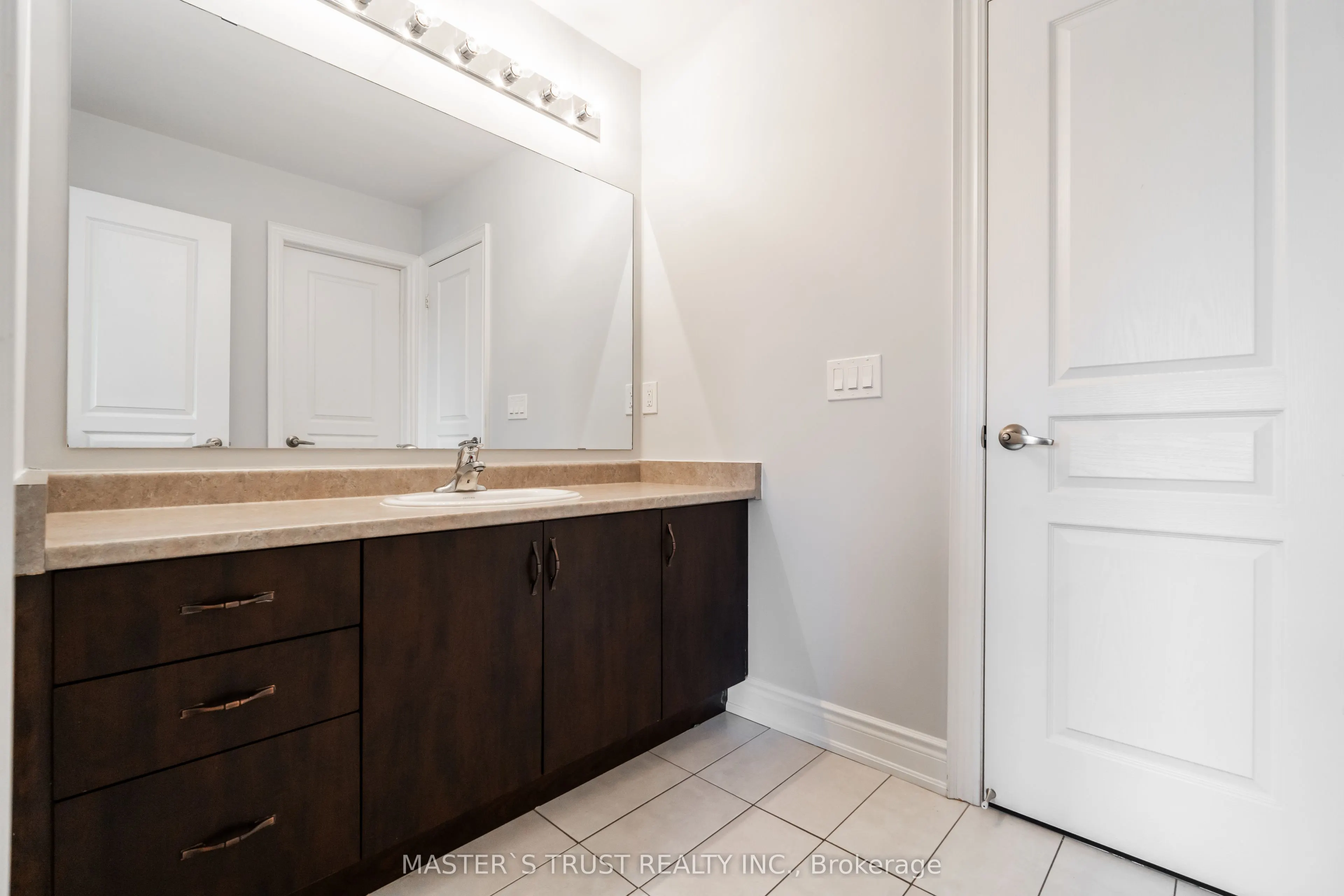 1562 Leger Way
