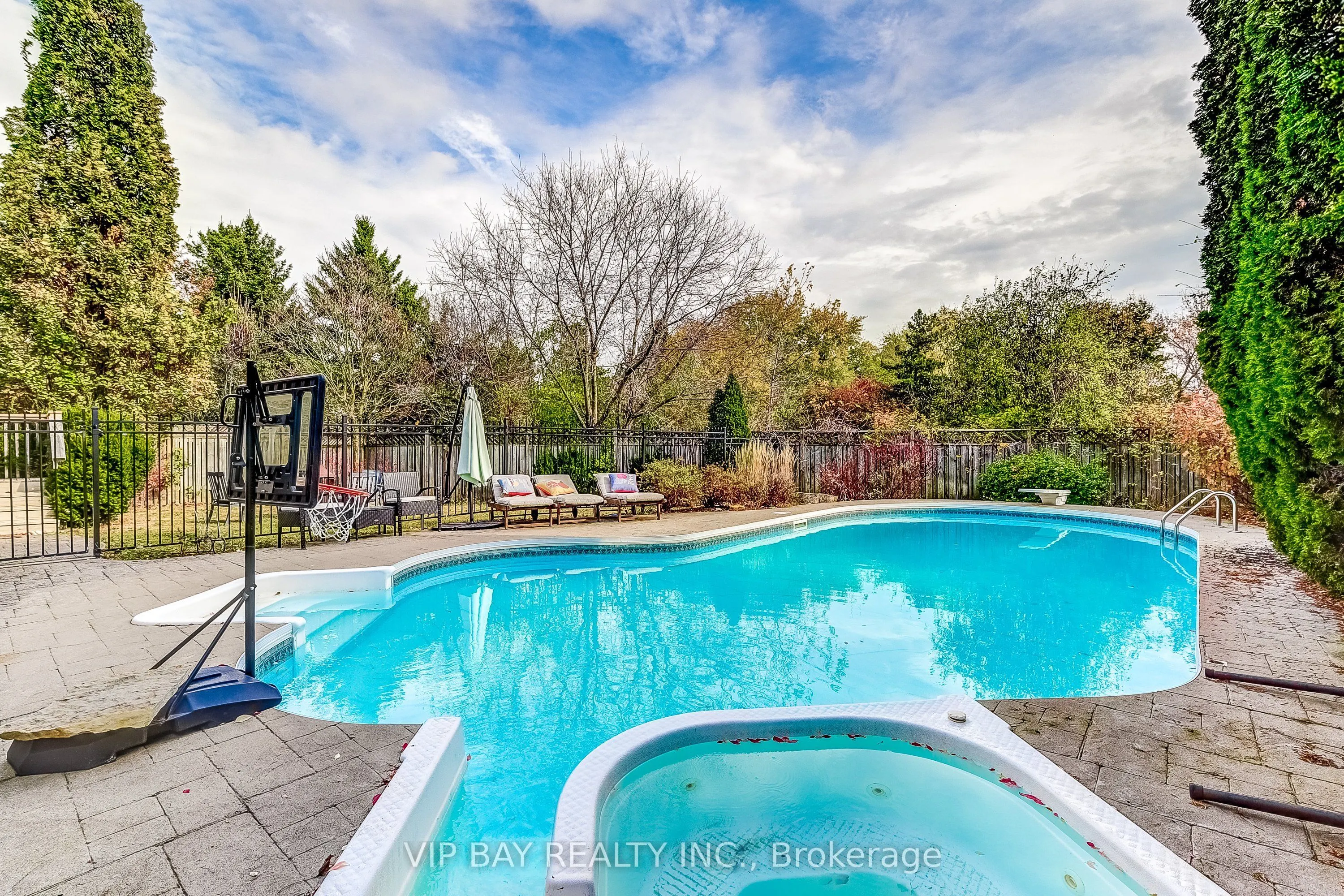 40 Dawnridge Trail