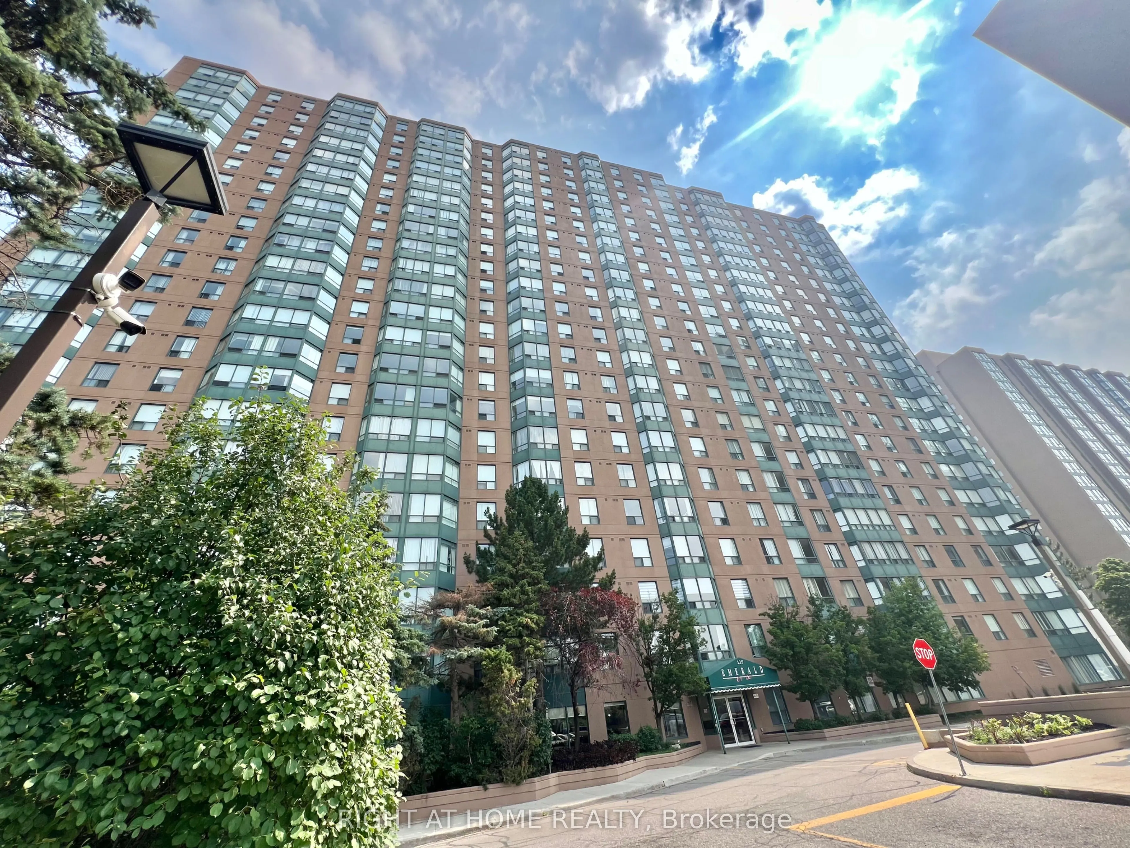 135 Hillcrest Avenue, #1507