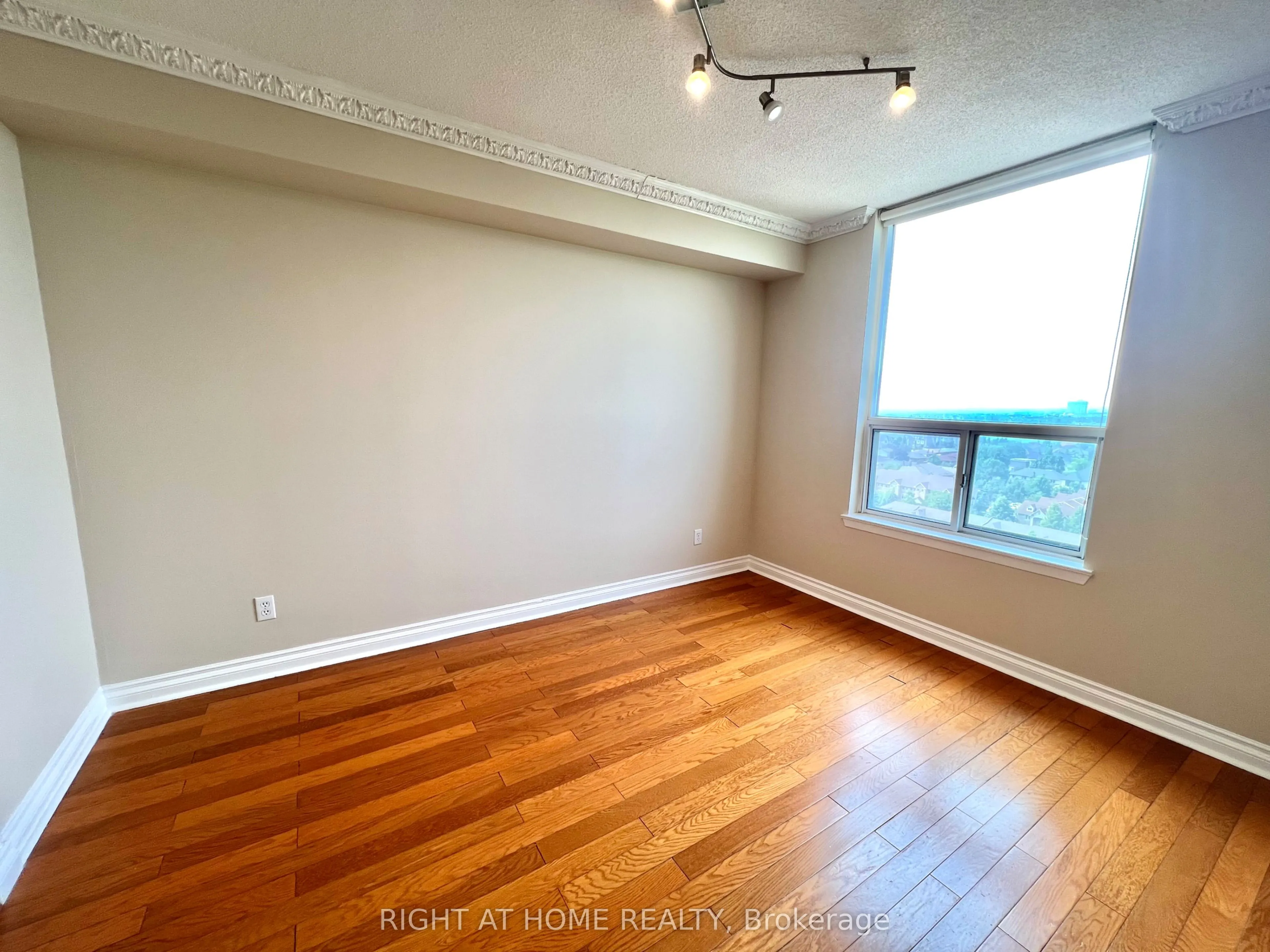 135 Hillcrest Avenue, #1507