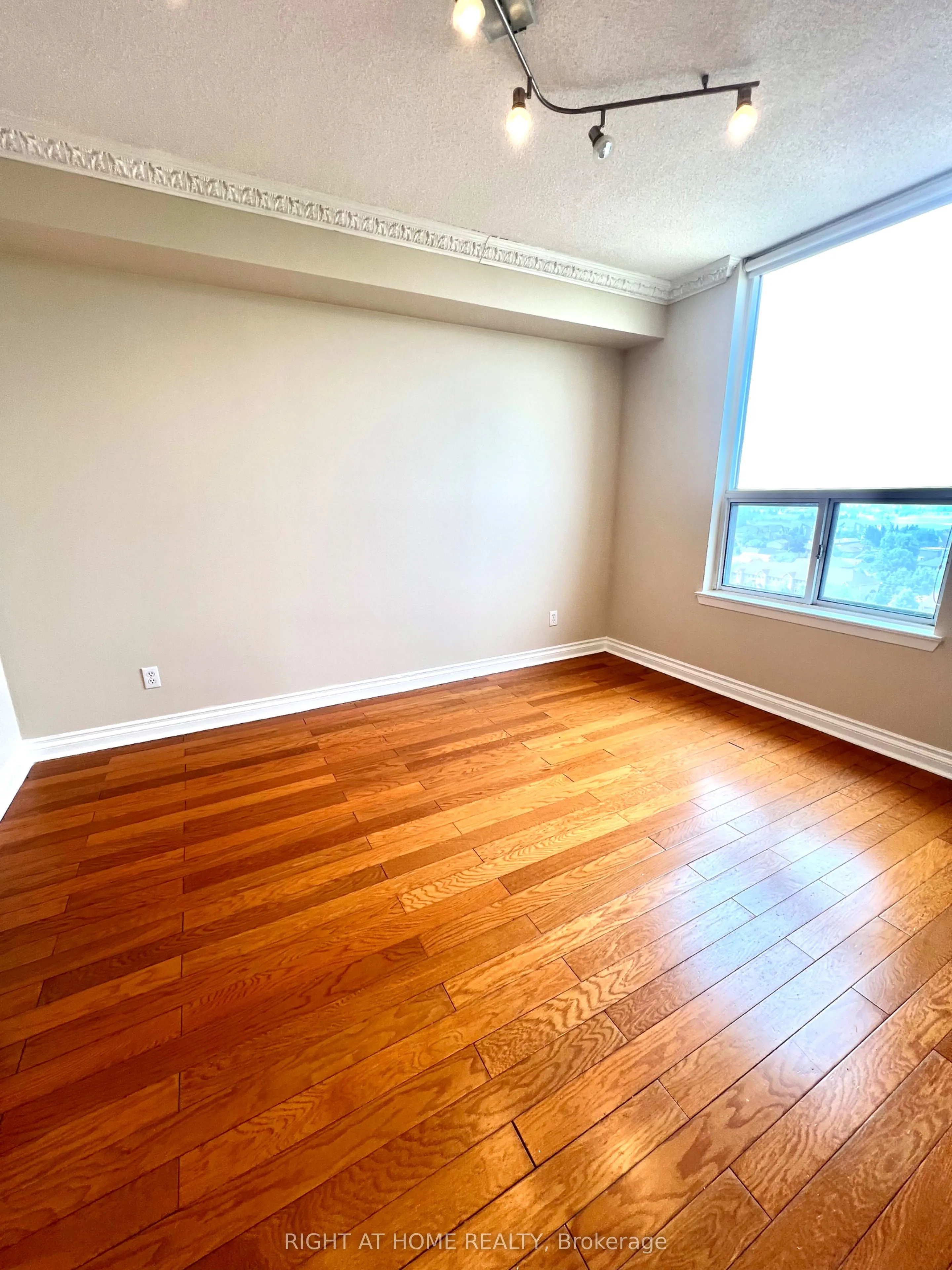135 Hillcrest Avenue, #1507